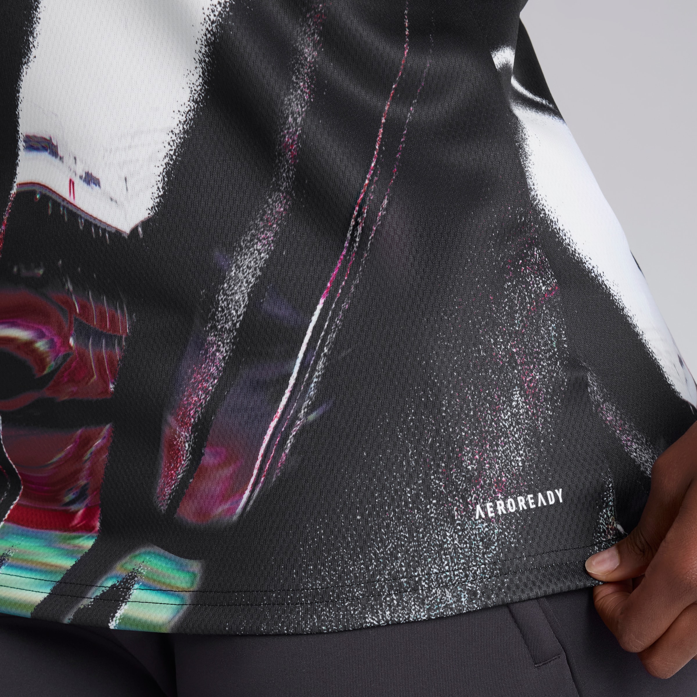 Manchester United 25/26 Pre Match Warm Top Black Detail [4-5]