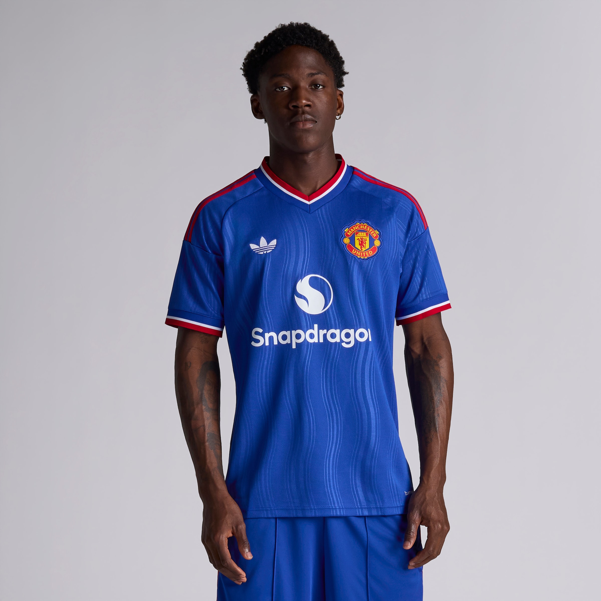 Manchester United 26/27 Away Jersey with Mainoo 37 EPL Printing & Badge Blue Detail [2-4]