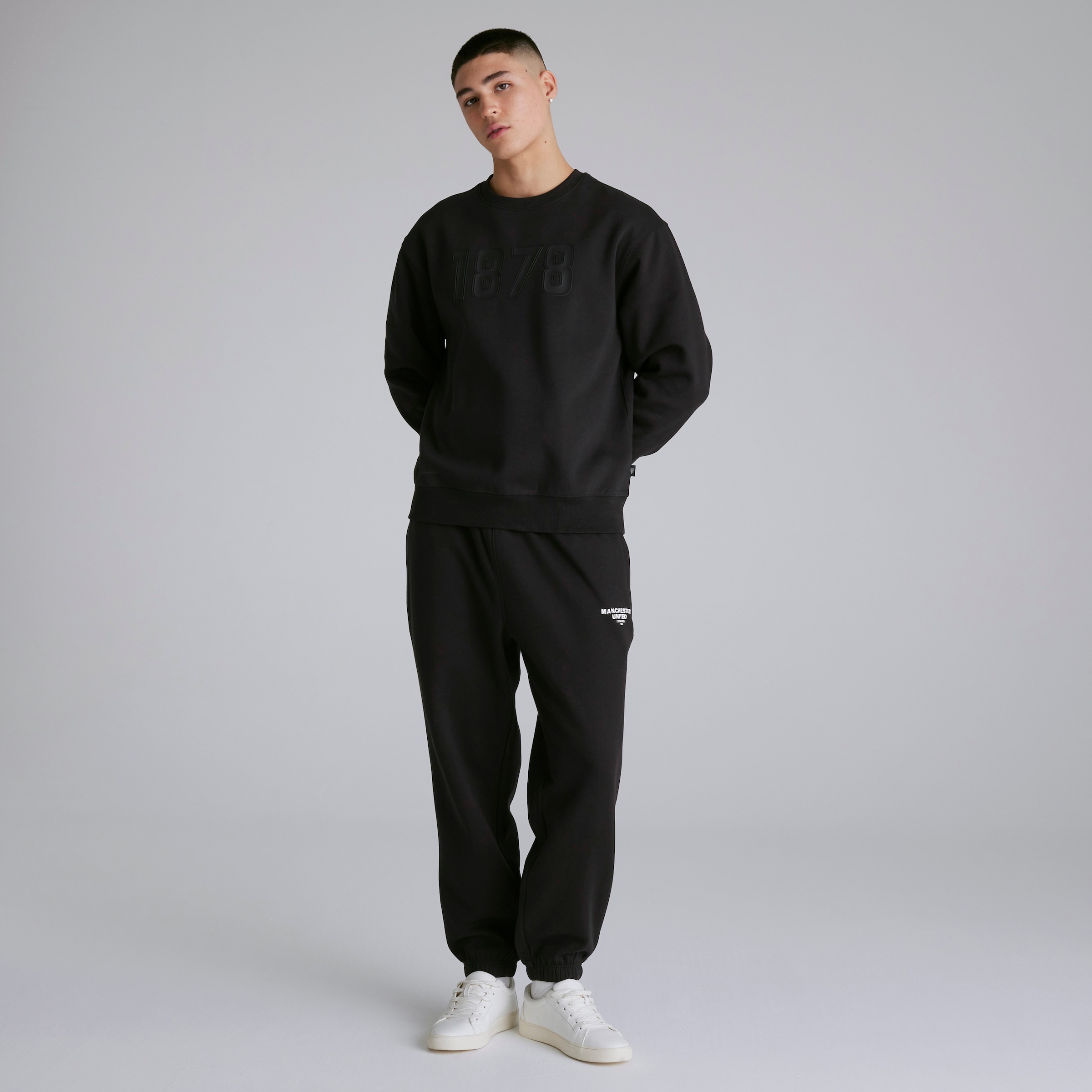 Manchester United Mens 1878 Sweatshirt Black Black Detail [3-4]