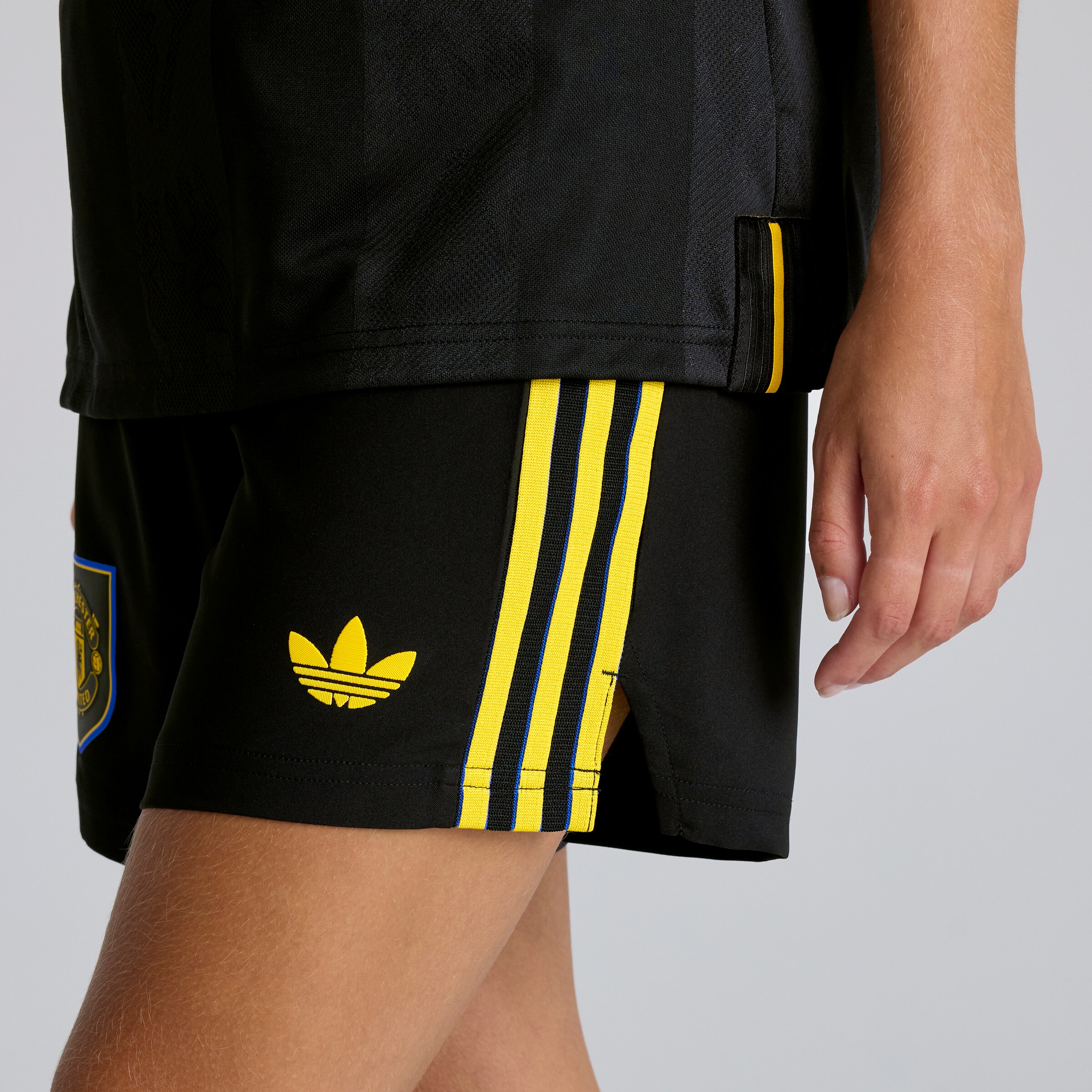 Manchester United 25/26 Womens Third Authentic Shorts Black Black Detail [5-6]