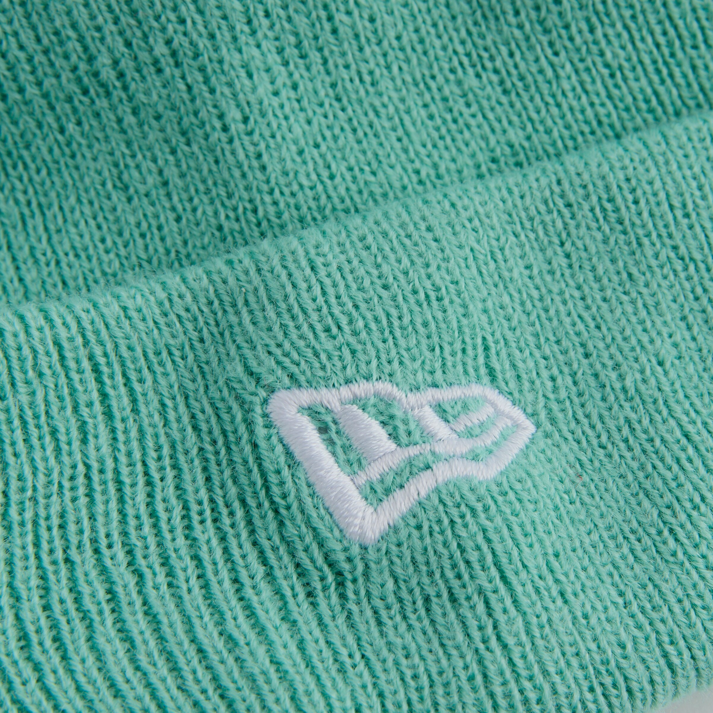 Manchester United x New Era Womens Wordmark Beanie Green Green Detail [4-4]