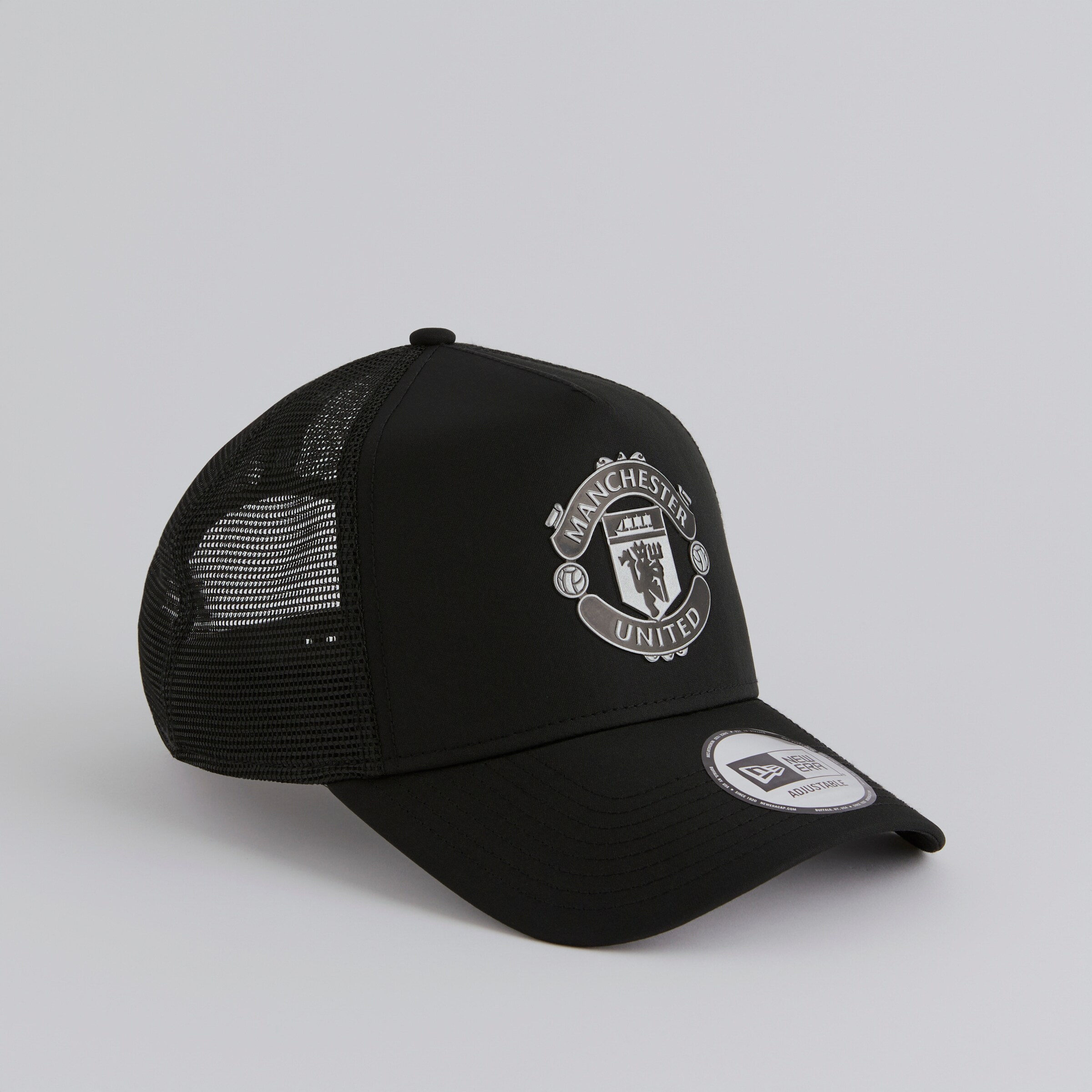 Manchester United x New Era Reflective Crest Trucker Cap Black Black Detail [2-5]