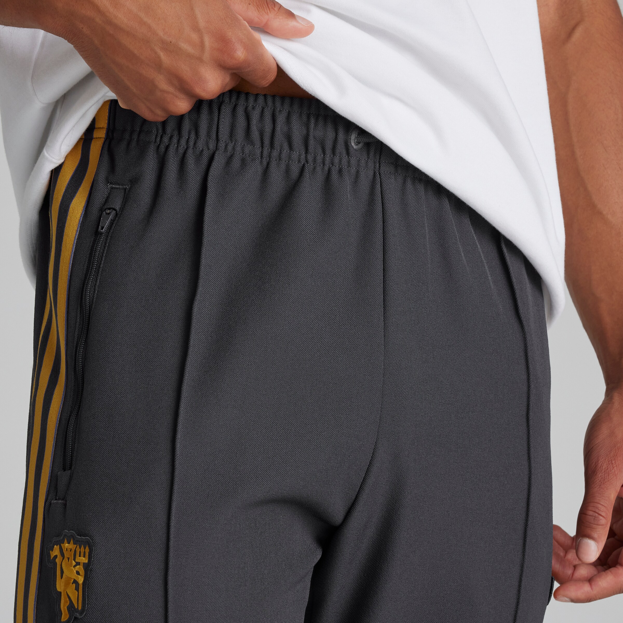 Manchester United Terrace Icons Track Pants Black Detail [6-6]