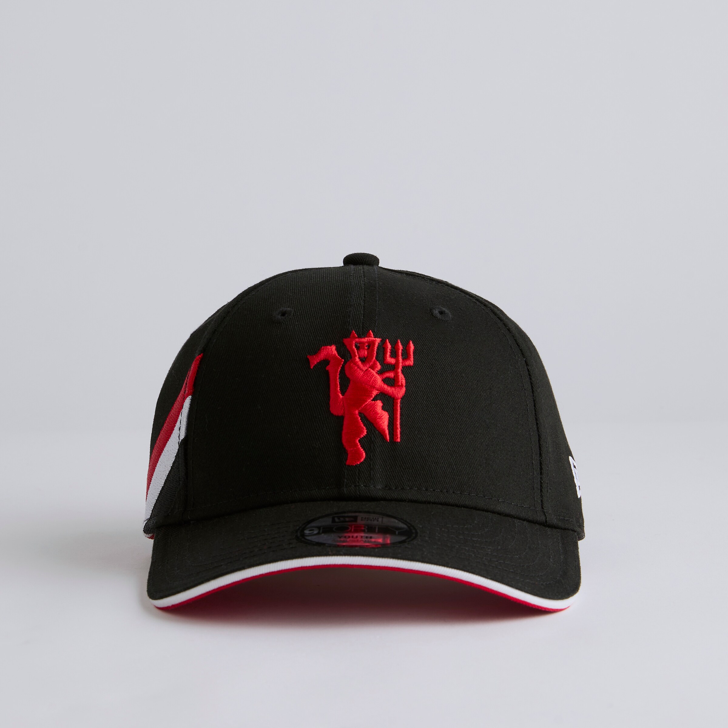Manchester United x New Era Fan Flag 9Forty Cap Black Black Detail [2-5]