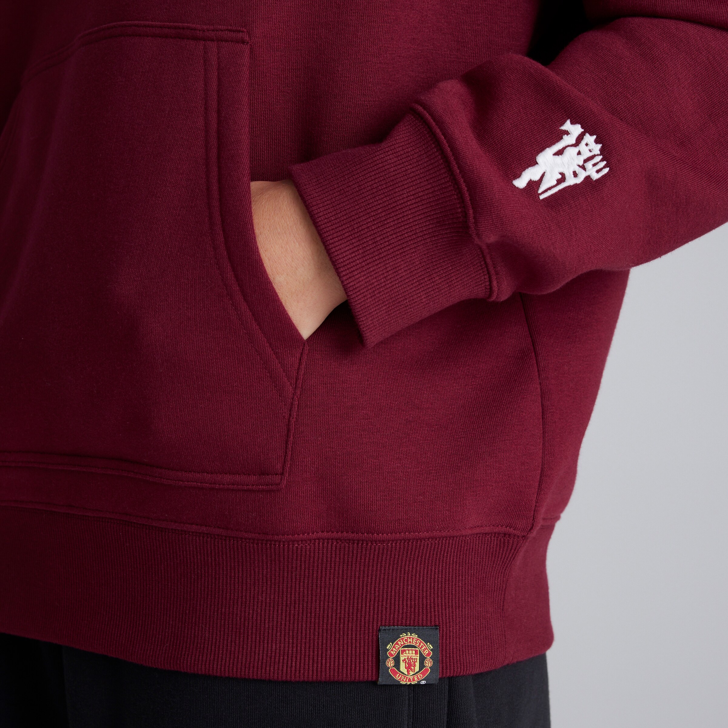 Manchester United Womens MUFC Overhead Hoodie Burgundy Red Detail [5-6]