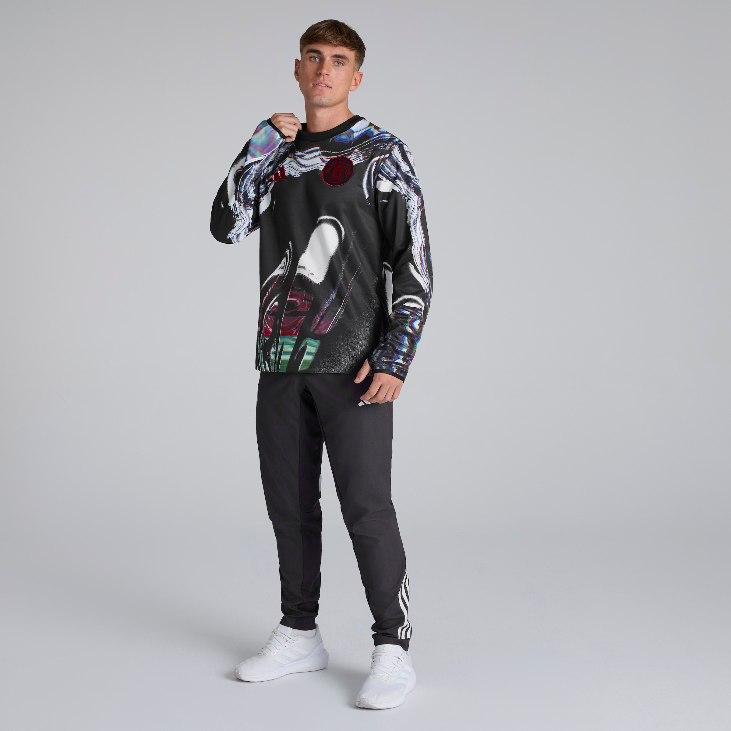 Manchester United 25/26 Pre Match Warm Top Black Detail [3-6]