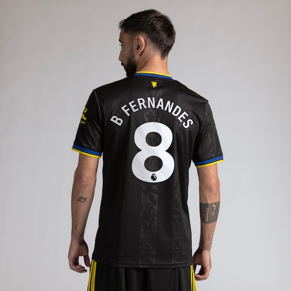 Manchester United 25/26 Third Jersey with Fernandes 8 EPL Printing & Badge Schwarz