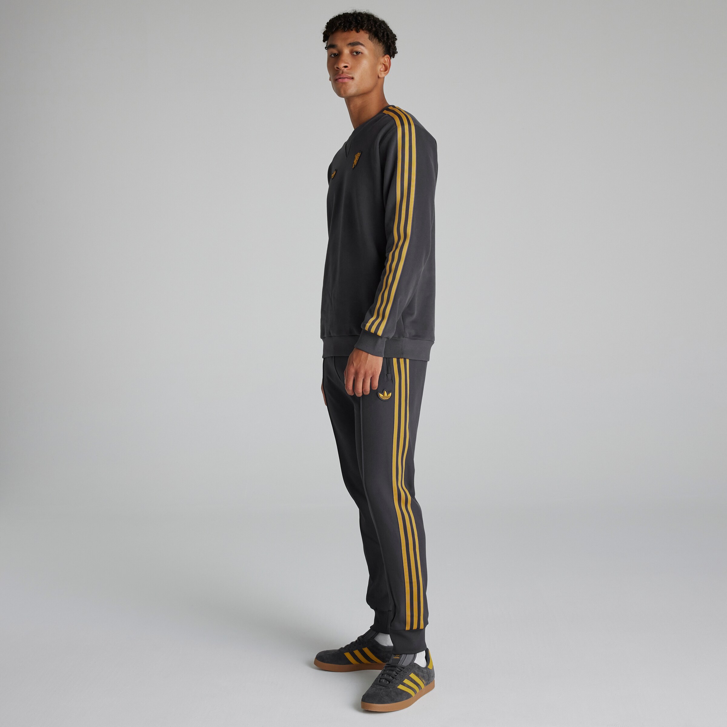 Manchester United Terrace Icons Sweatshirt Black Detail [3-6]