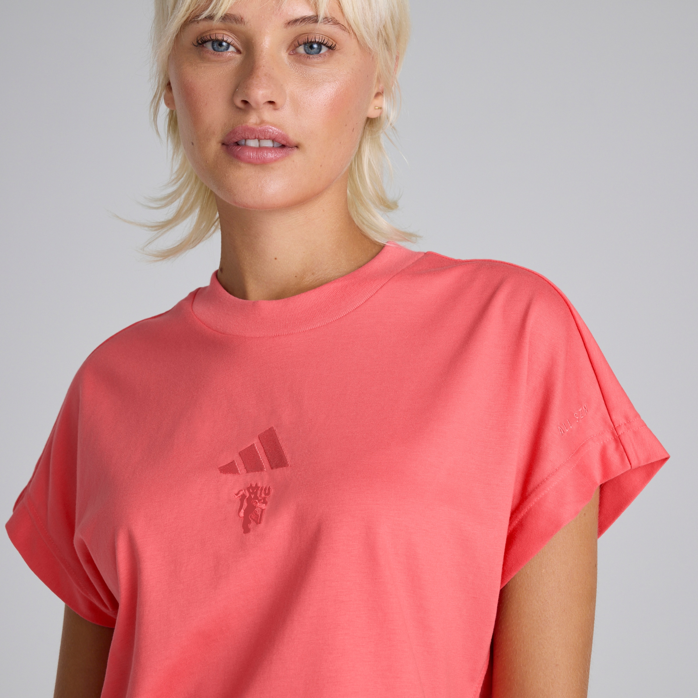Manchester United x adidas Womens ALL SZN T-Shirt Pink Rose Détail [4-5]