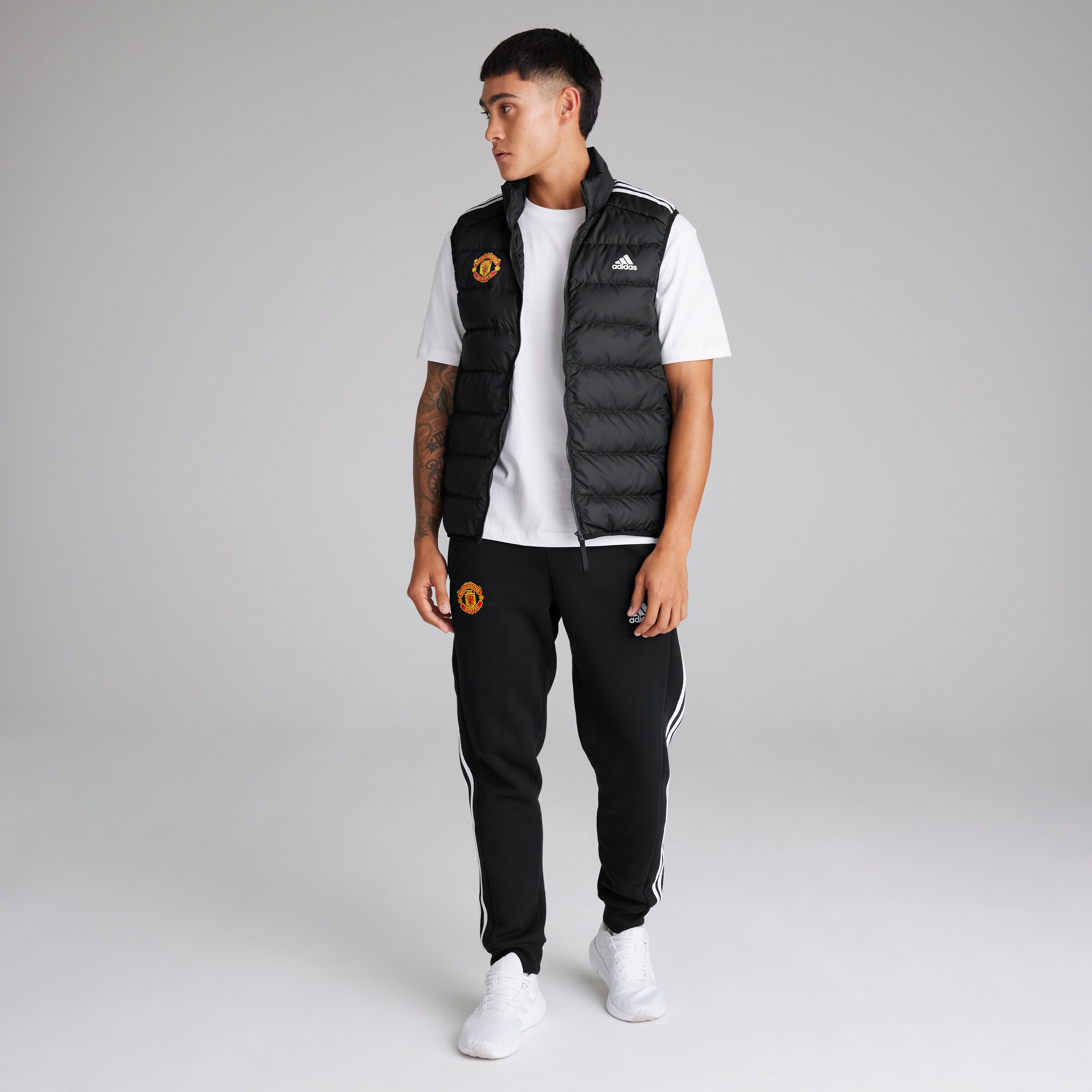 Manchester United x adidas Mens Essentials 3-Stripes Light Down Gilet Black Black Detail [3-5]