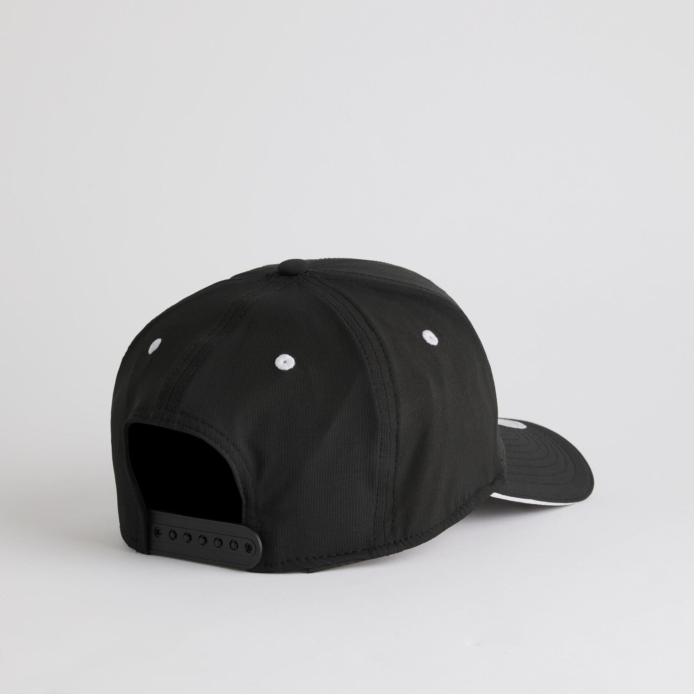 Manchester United x New Era Crest Recycled 9Seventy Cap Black Black Detail [4-5]
