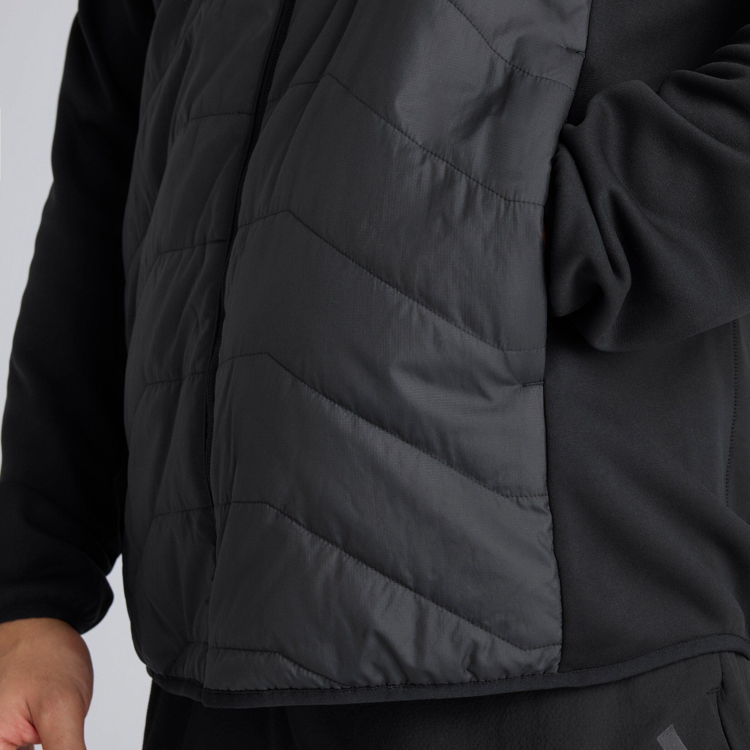 Manchester United x adidas Terrex CLIMAWARM Hybrid Jacket Black Black Detail [5-6]