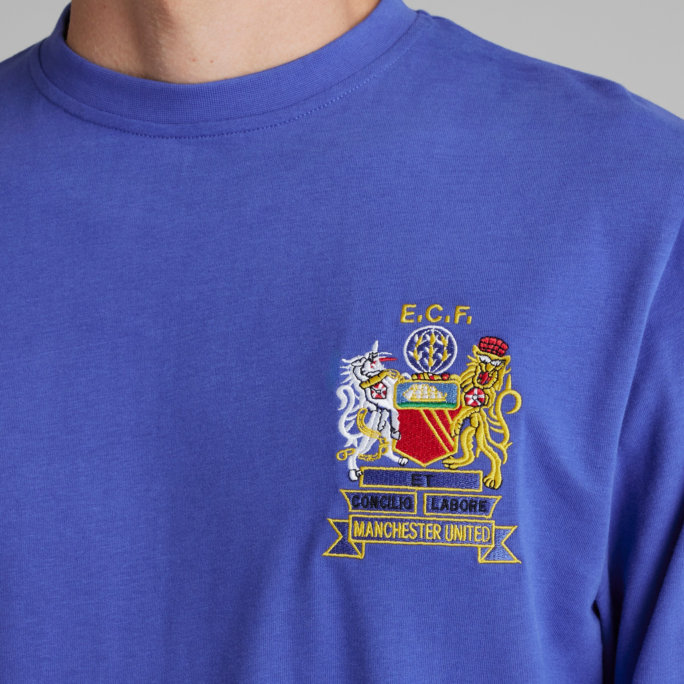 Manchester United 1968 Retro European Final Shirt Blue Bleu Détail [4-5]