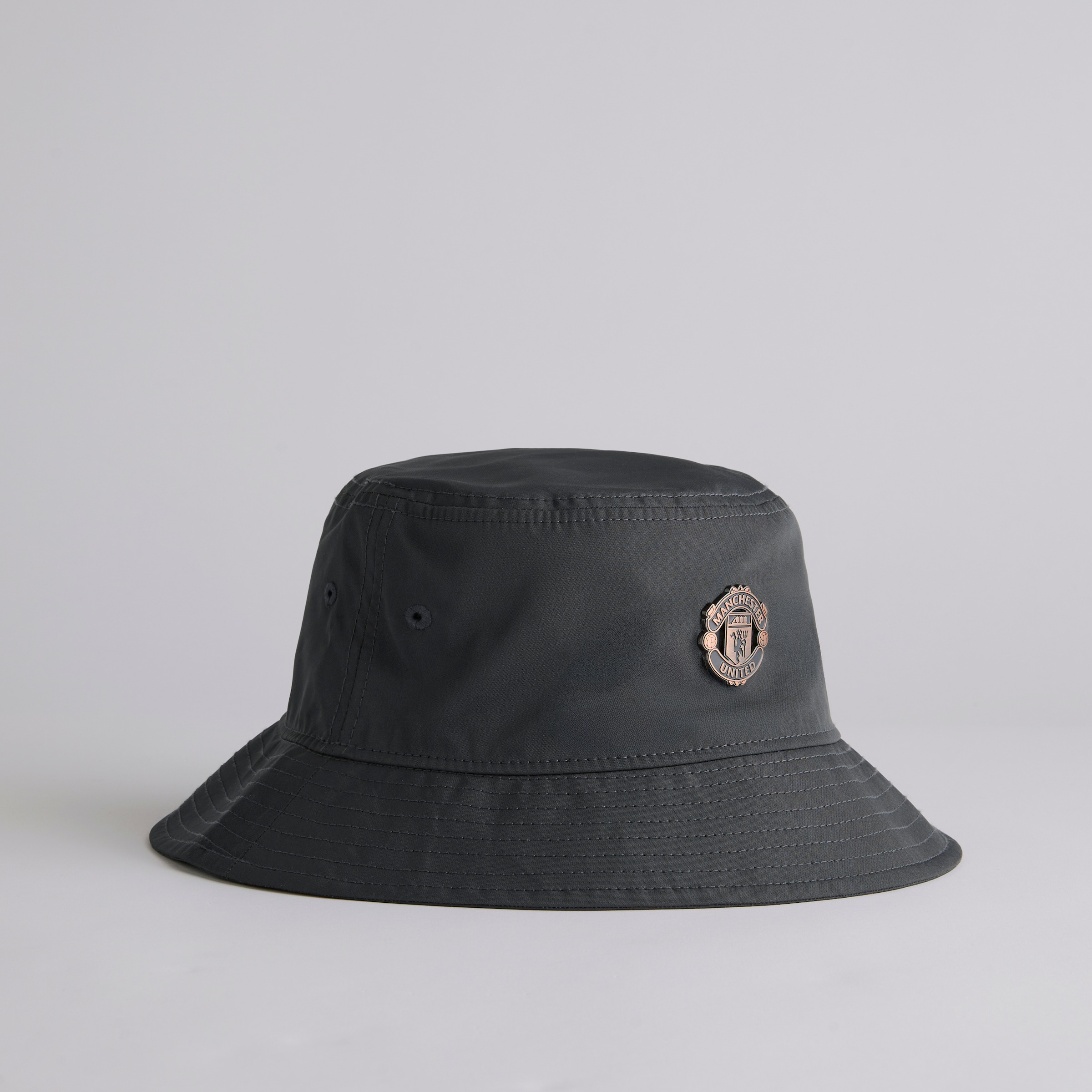 Buy Manchester United x New Era Bronze Pin Bucket Hat Grey