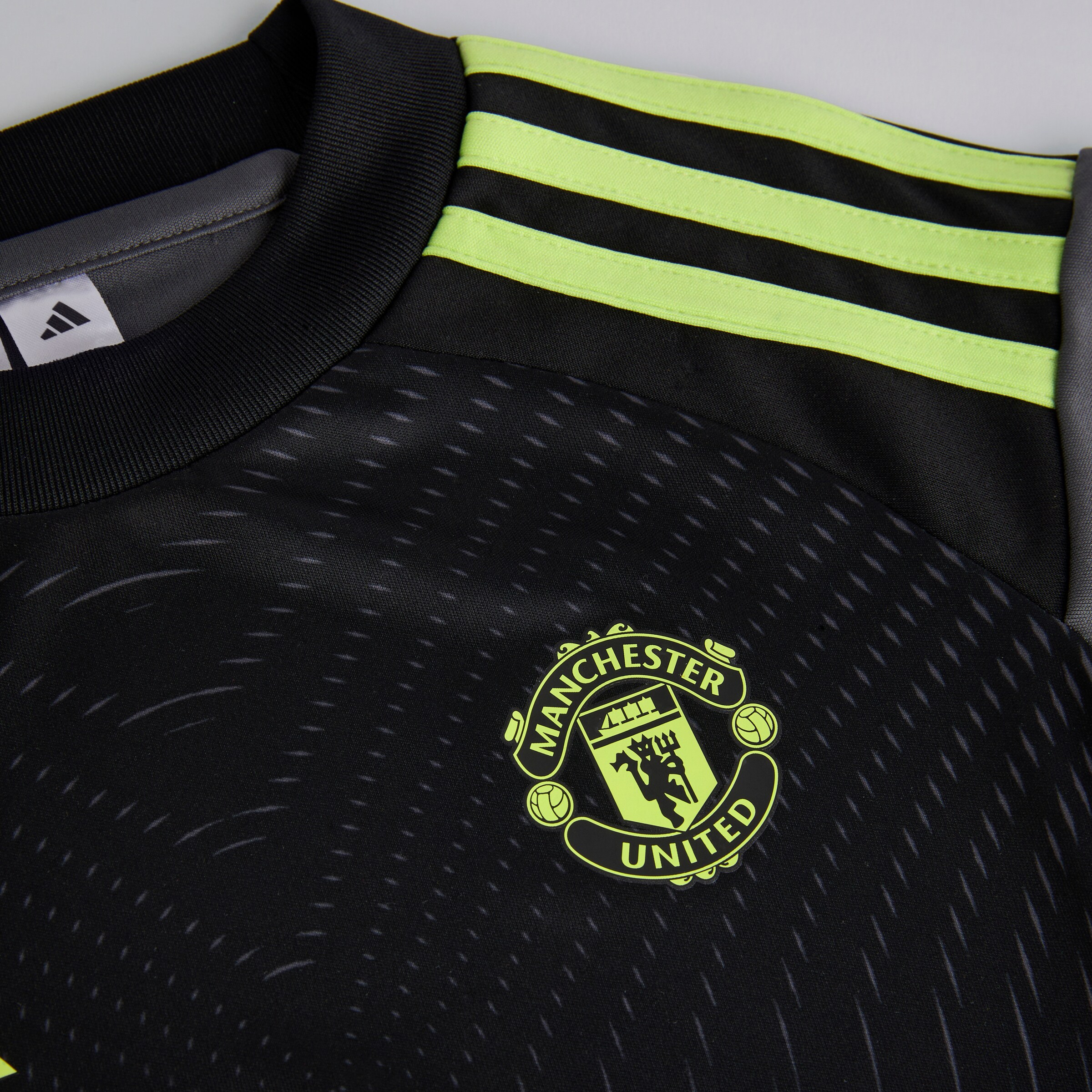 Manchester United Kids 25/26 Goalkeeper Mini Kit 绿色 细节 [3-5]