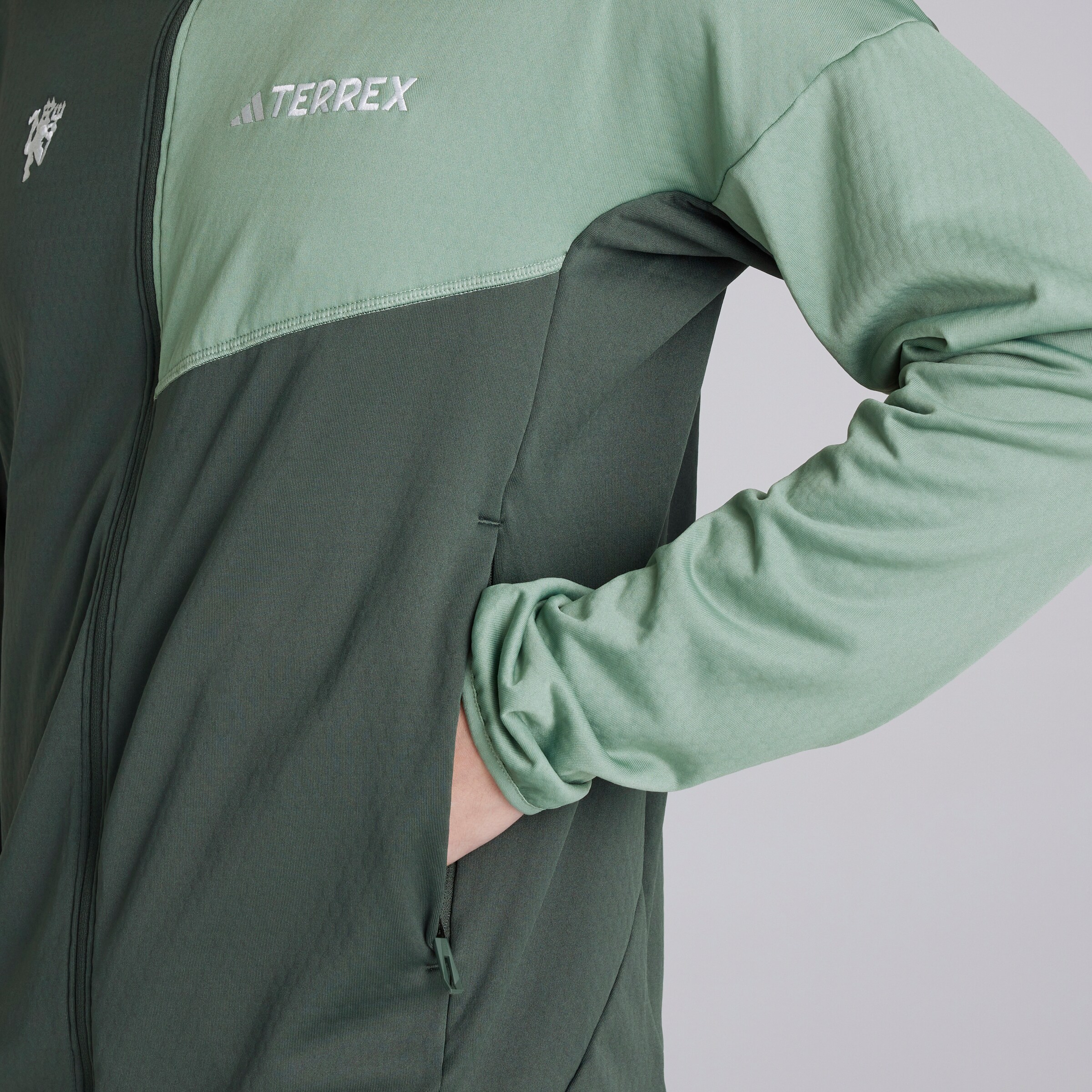 Manchester United x adidas Terrex Xperior Light Fleece Hooded Jacket Green Green Detail [5-5]