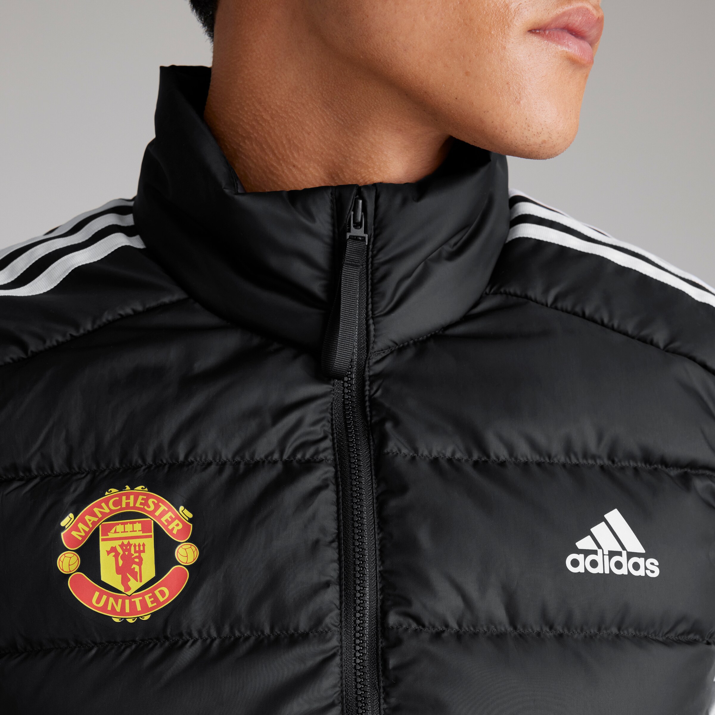 Manchester United x adidas Mens Essentials 3-Stripes Light Down Gilet Black Black Detail [5-5]