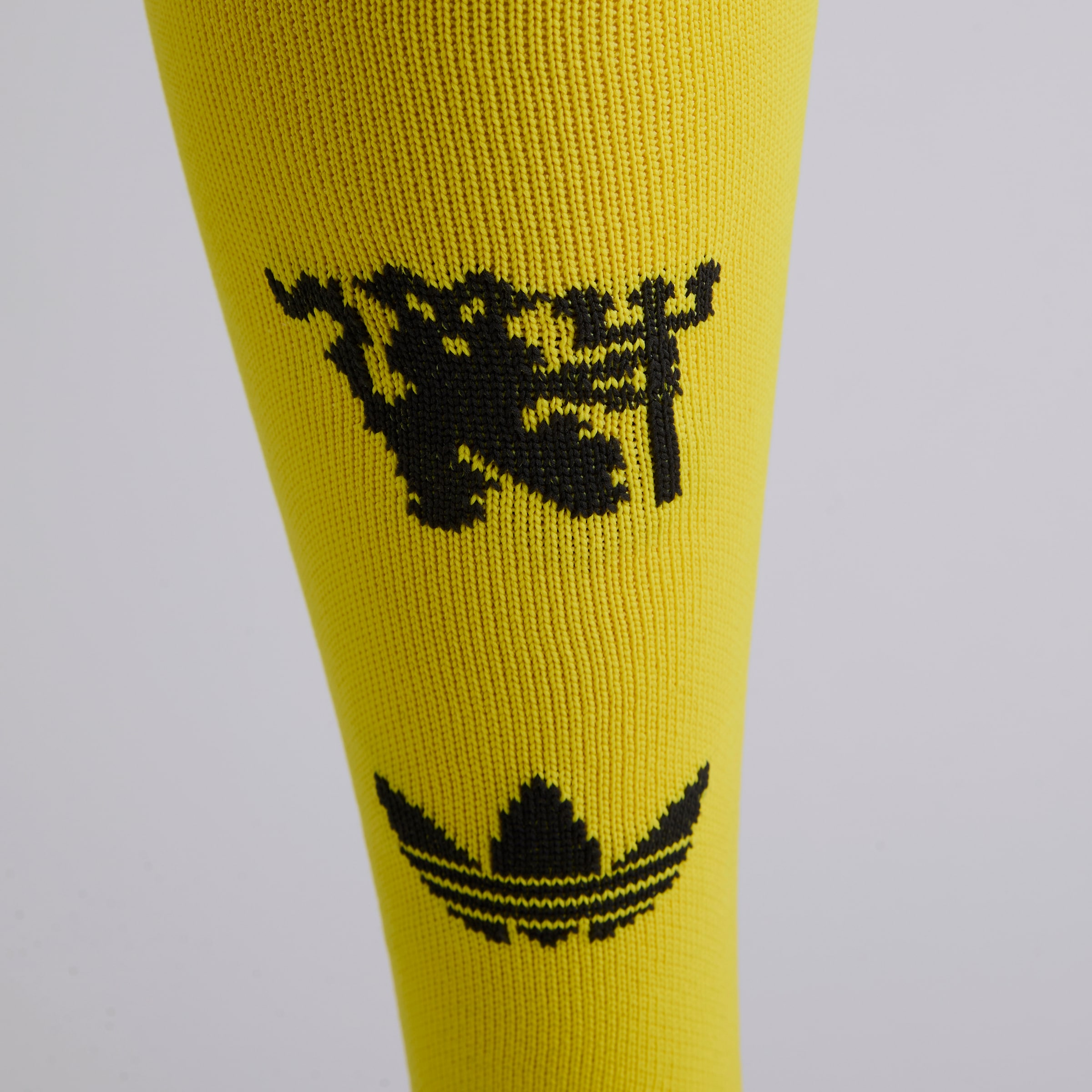 Manchester United 25/26 Third Socks Gelb Detail [3-4]