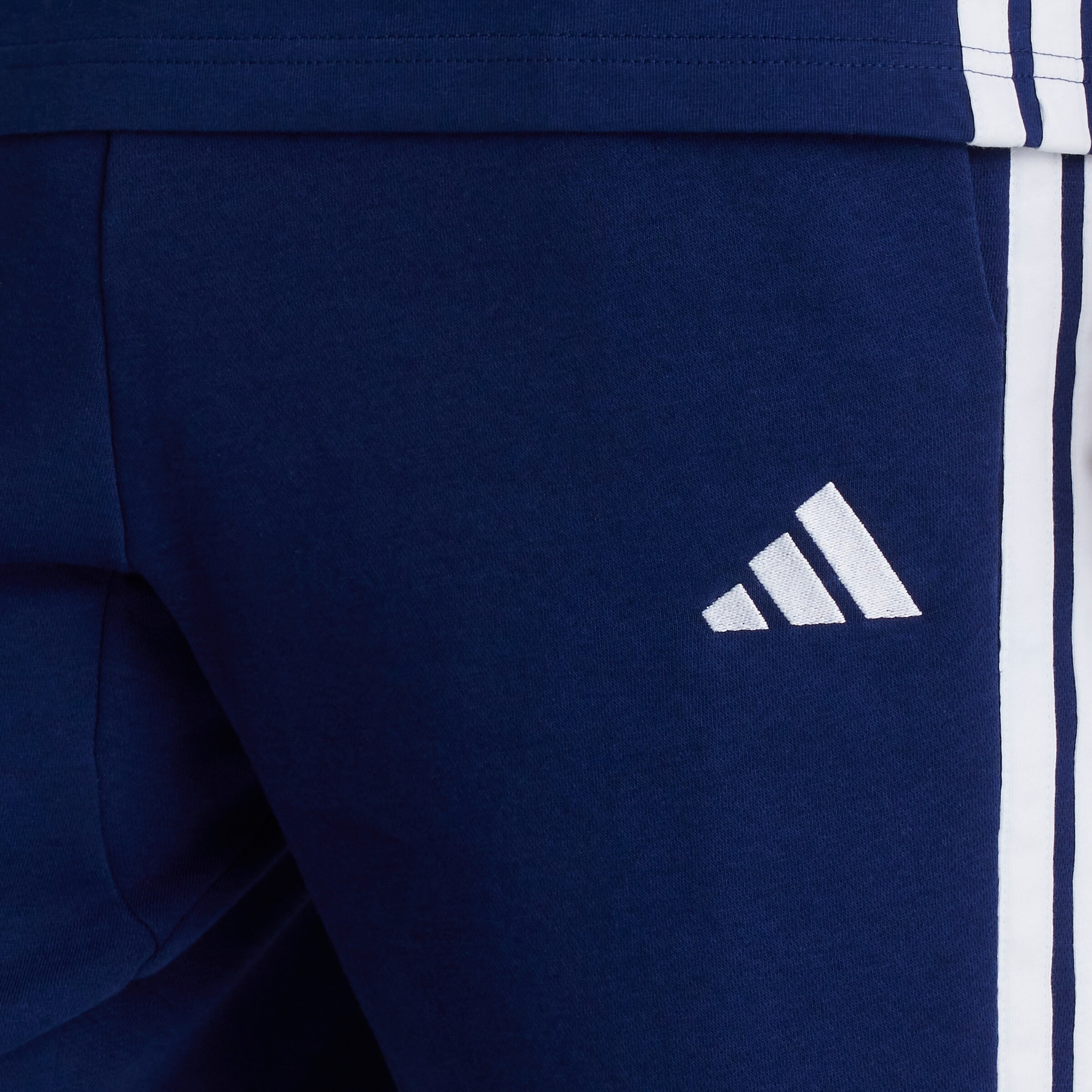 Manchester United x adidas Essentials 3-Stripes Fleece Short Blue Bleu Détail [4-6]