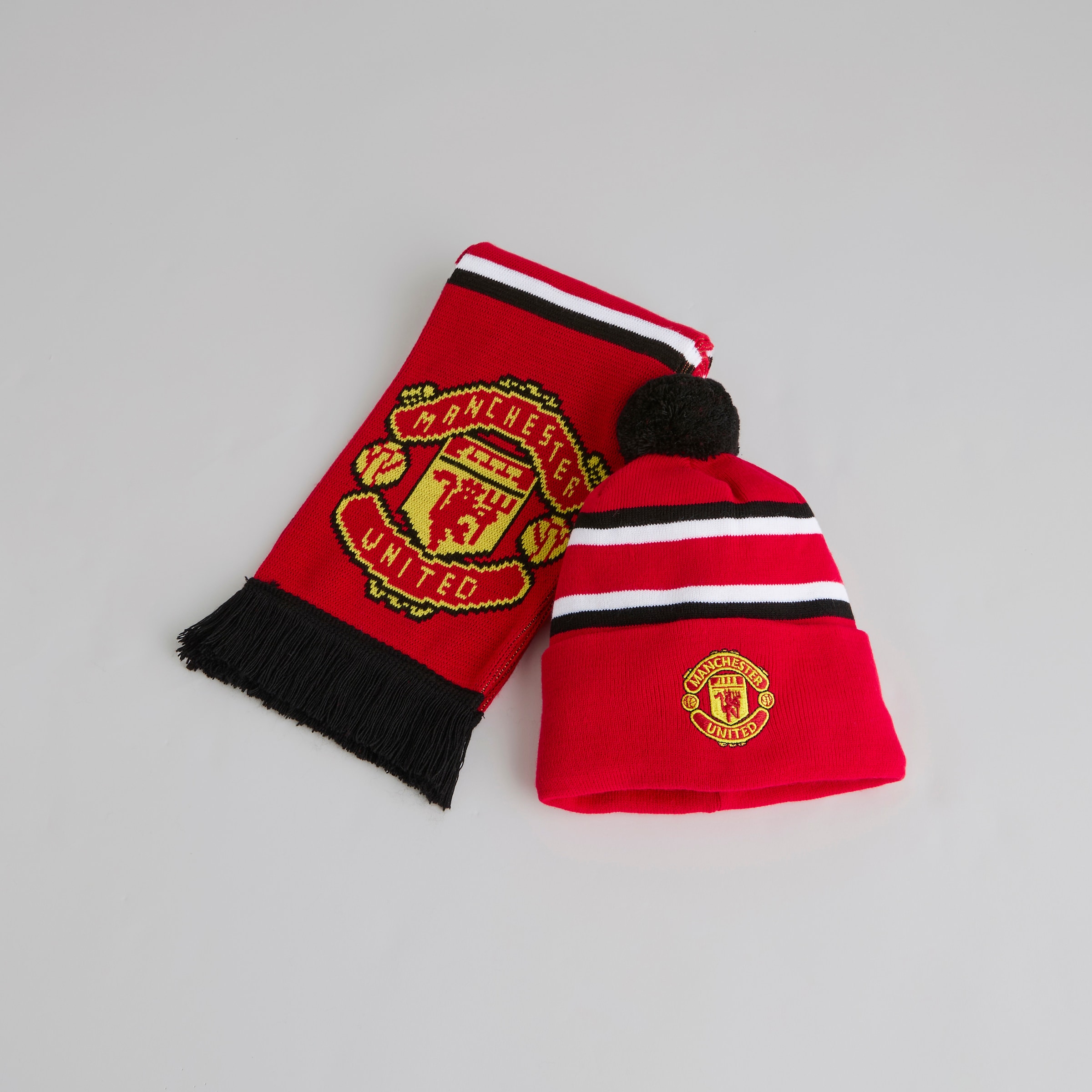 Manchester United Kids Hat And Scarf Set Red Detail [3-4]