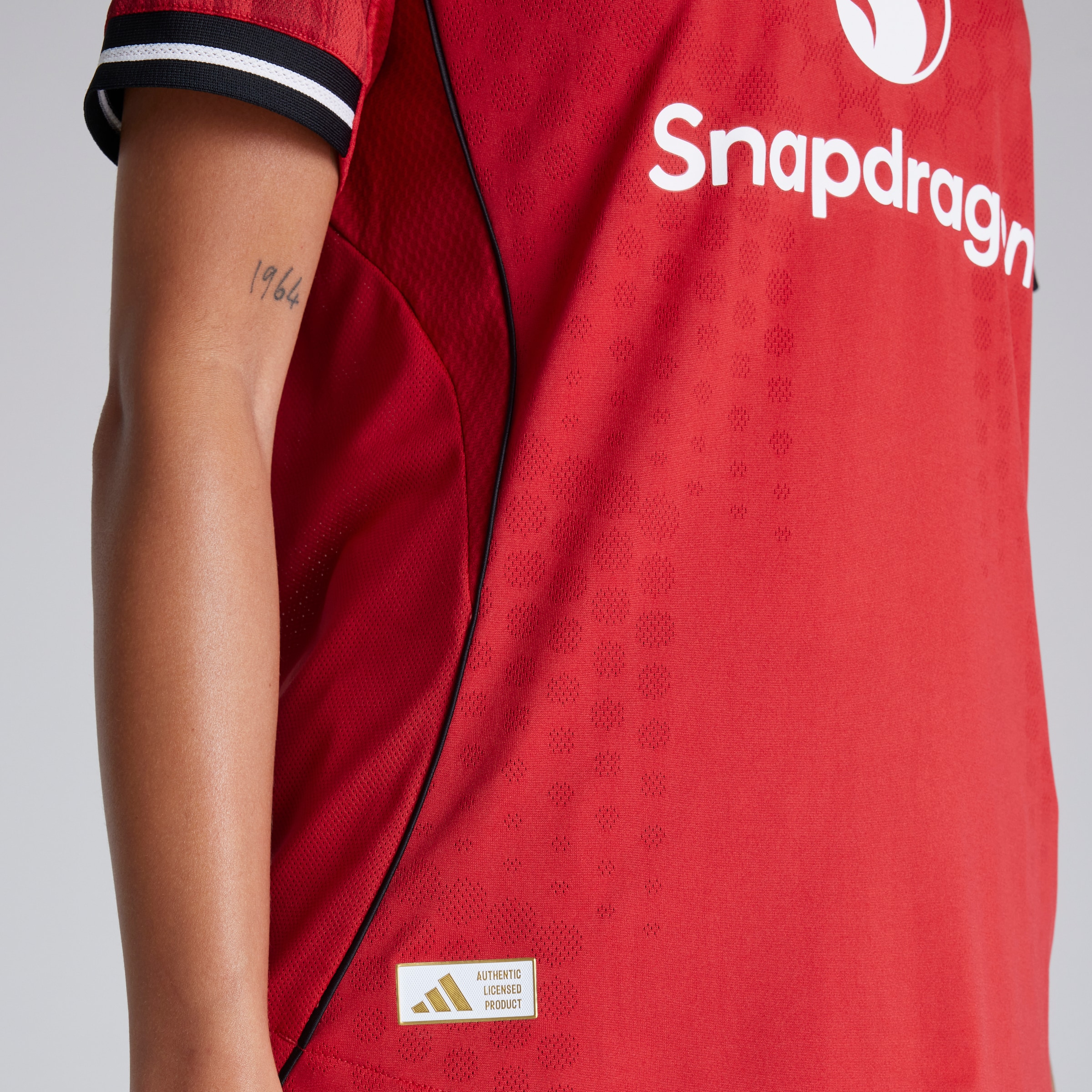 Manchester United Womens 25/26 Home Authentic Jersey Red Detail [5-6]