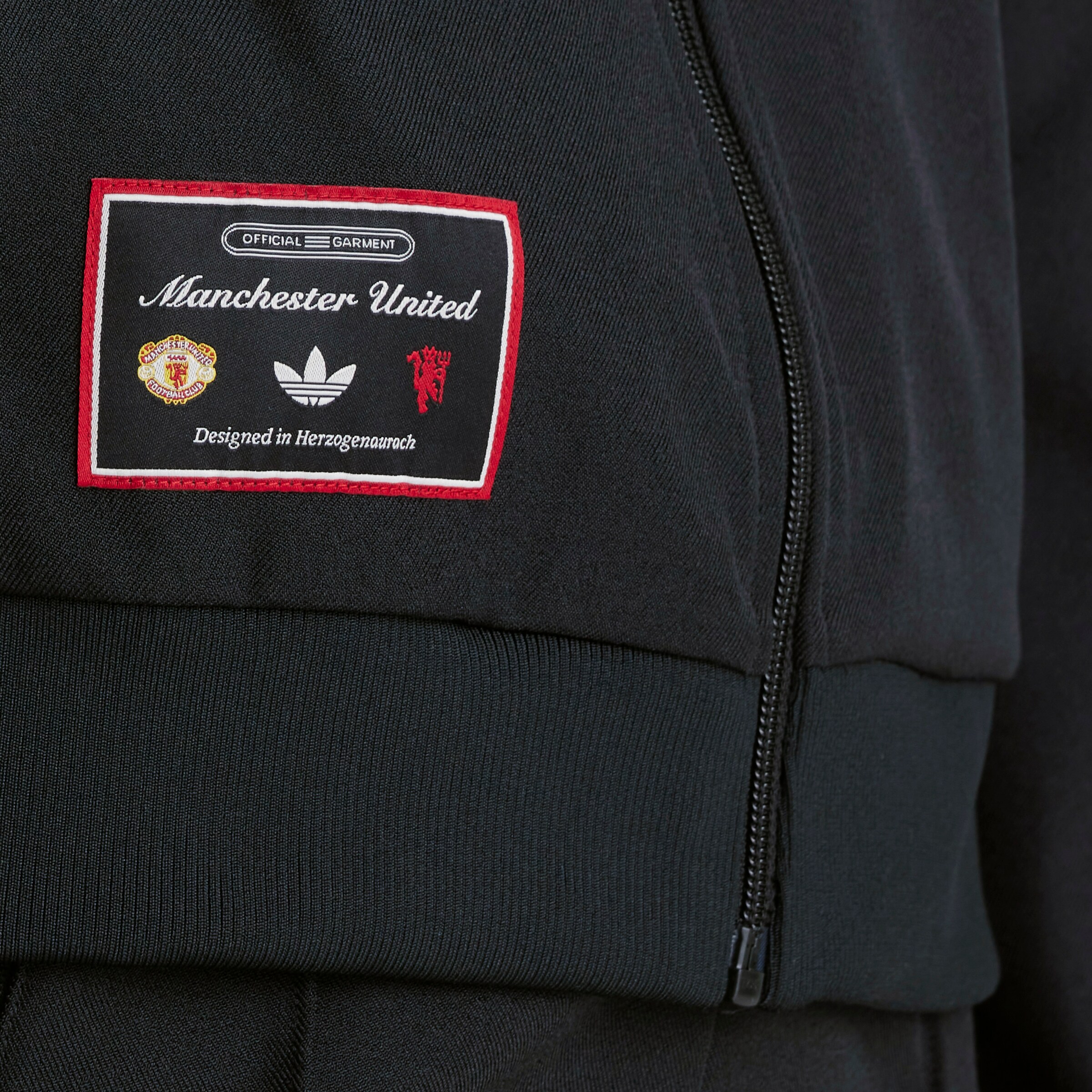 Manchester United x adidas Womens Terrace Icons Track Top Black Noir Détail [4-8]