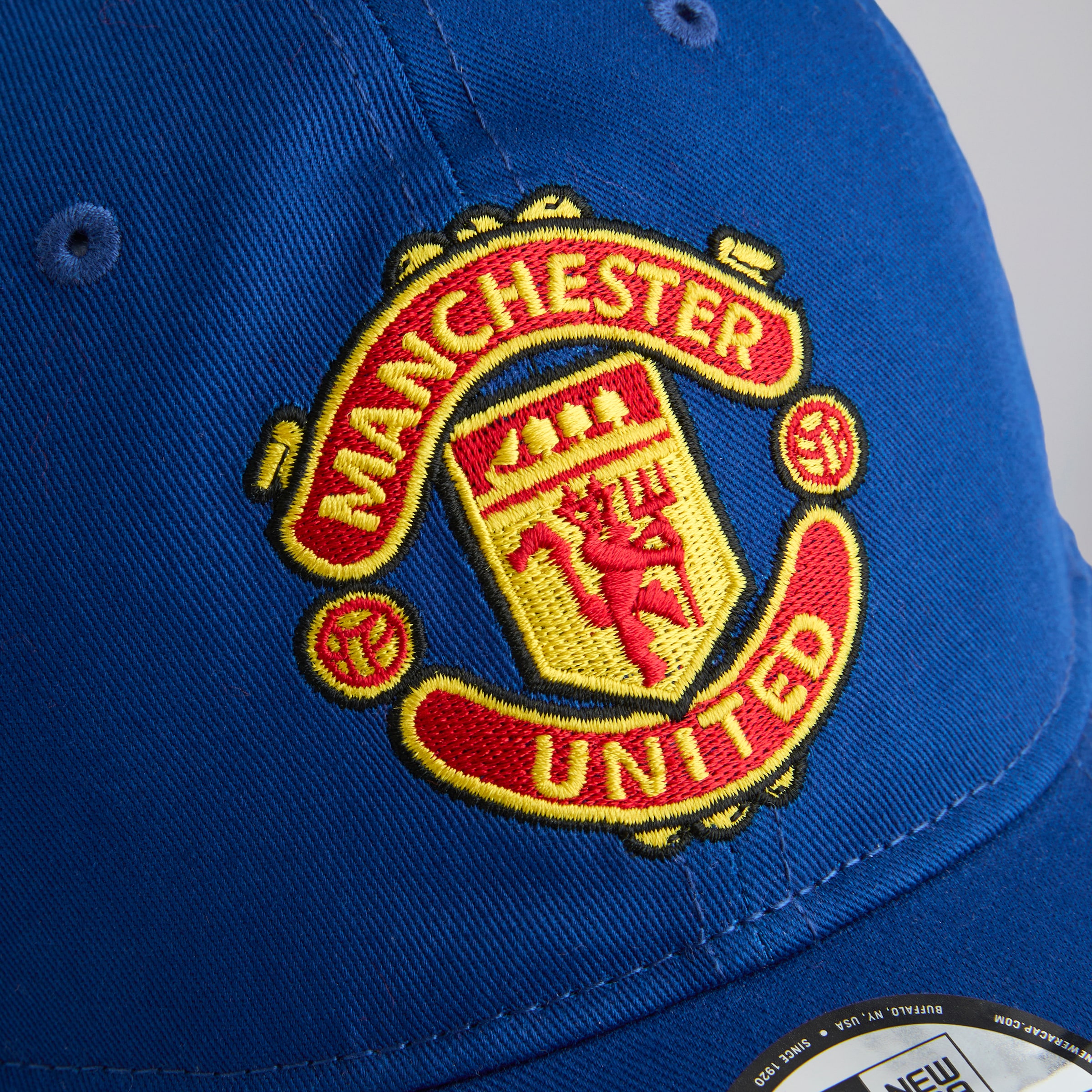 Manchester United x New Era 9Twenty Retro Cap Blue Azul Detalle [5-5]