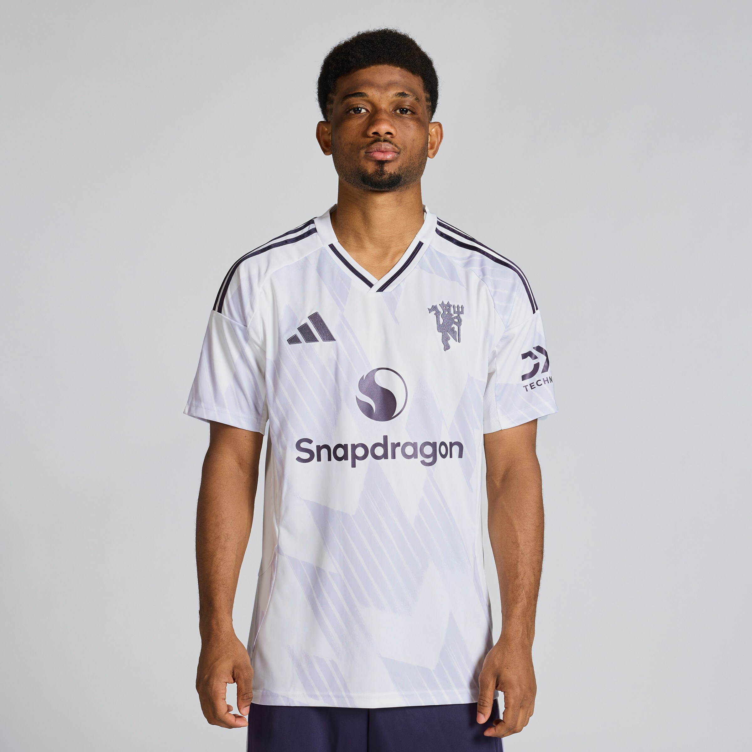 Manchester United 25/26 Away Jersey with Amad 16 Club Printing White Detail [2-5]
