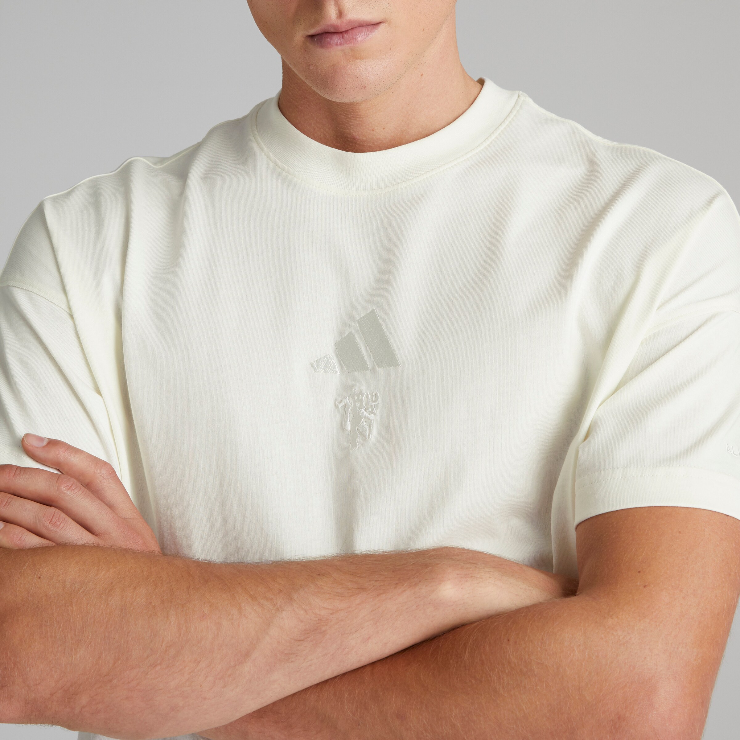 Manchester United x adidas ALL SZN T-Shirt Off White White Detail [4-6]