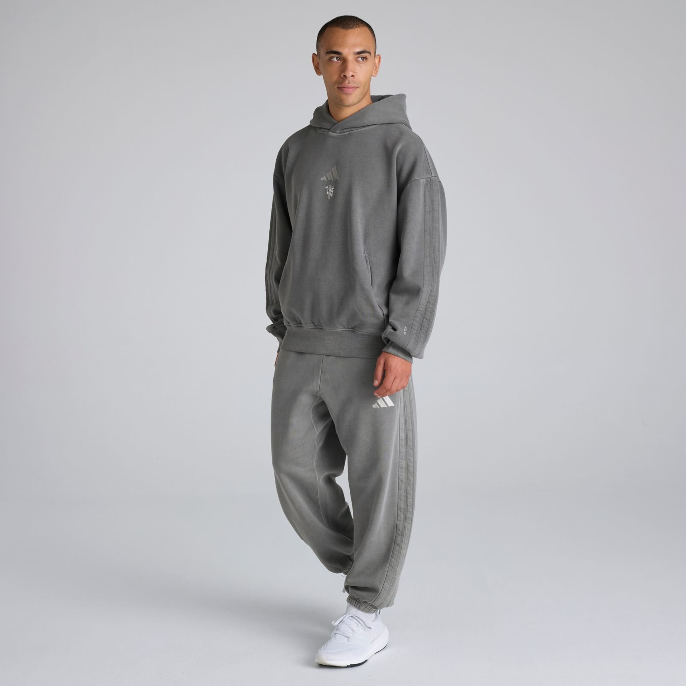 Manchester United x adidas ALL SZN Hoodie Washed Black Noir Détail [3-5]