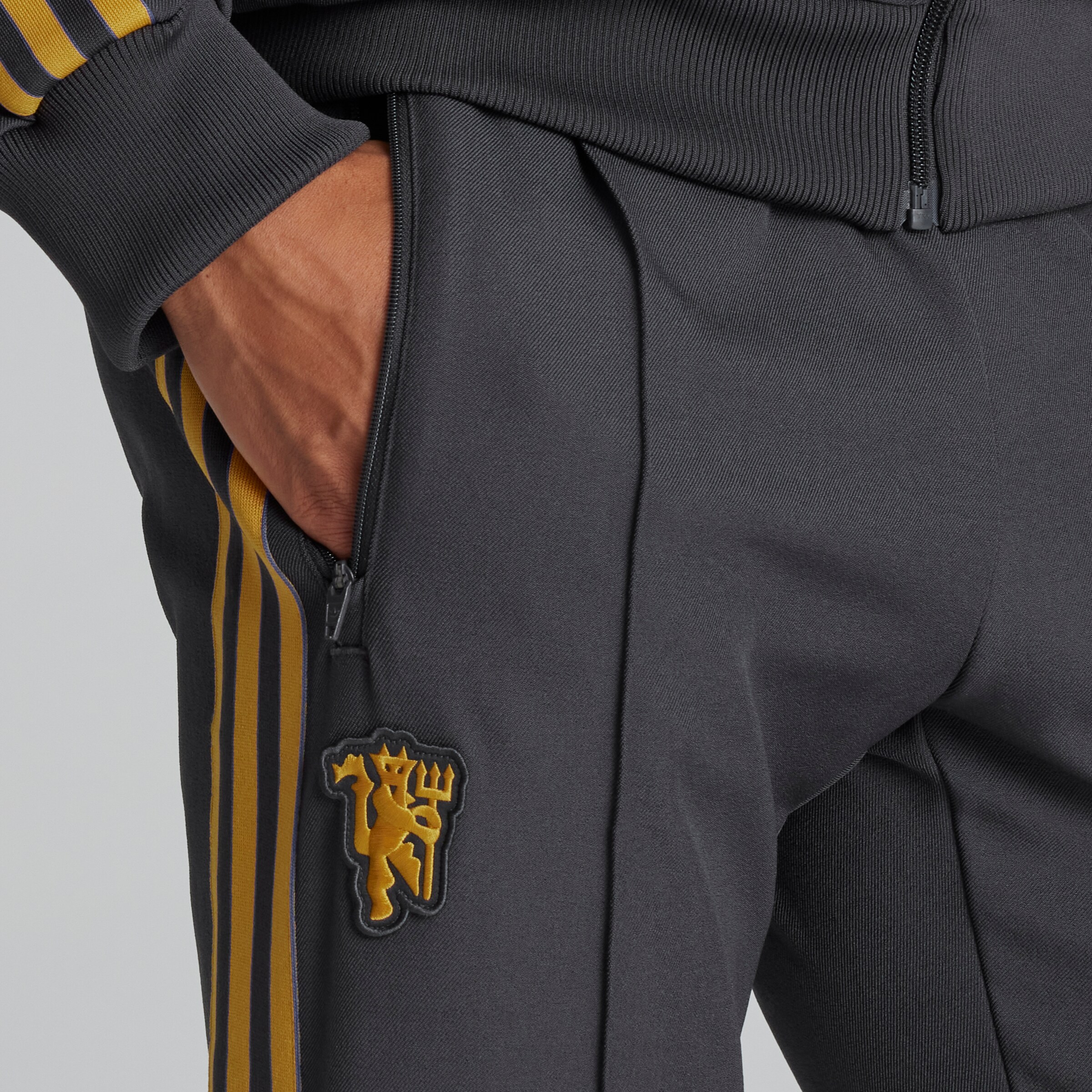 Manchester United Terrace Icons Track Pants Black Detail [4-6]