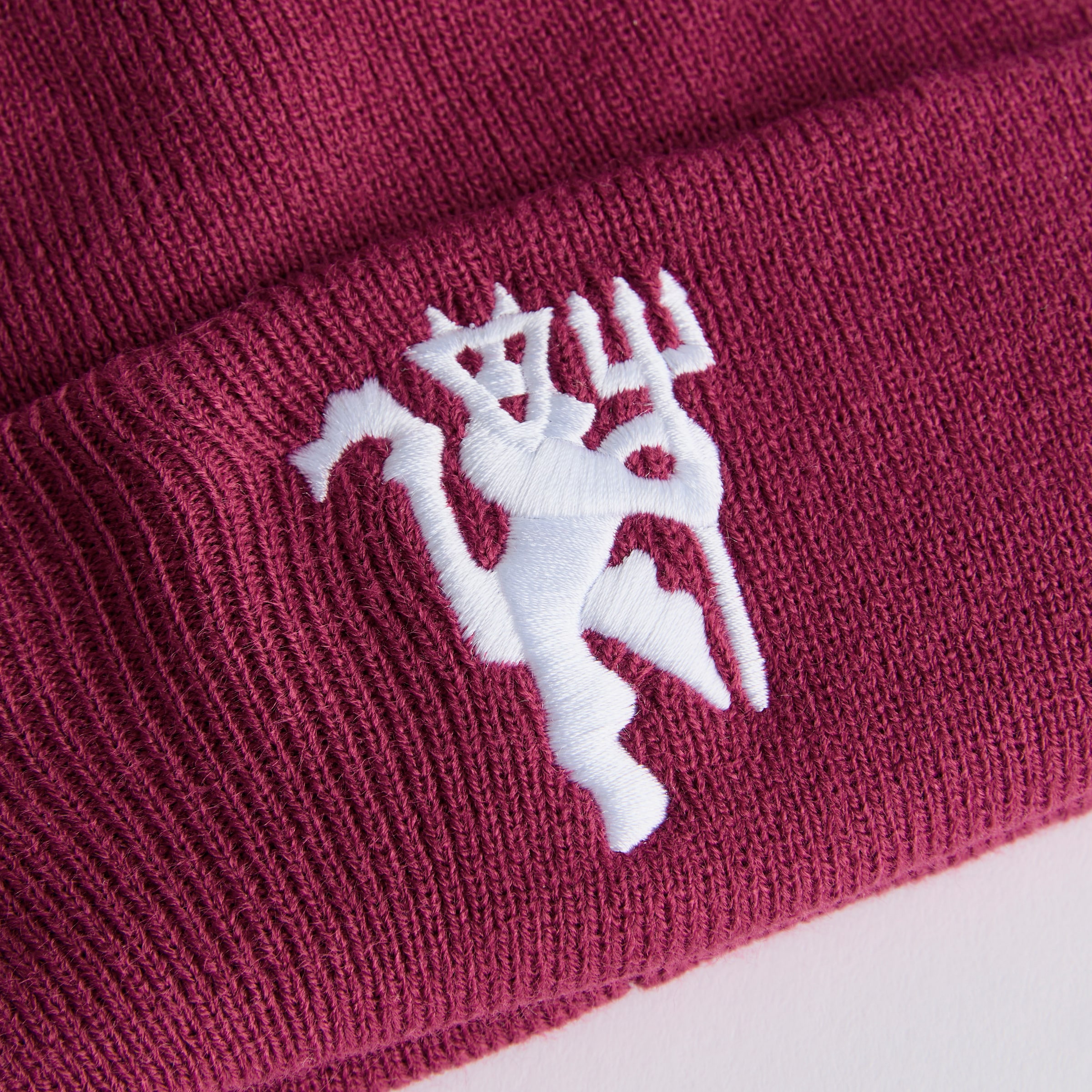 Manchester United x New Era Seasonal Cuff Beanie Burgundy Detail [3-4]