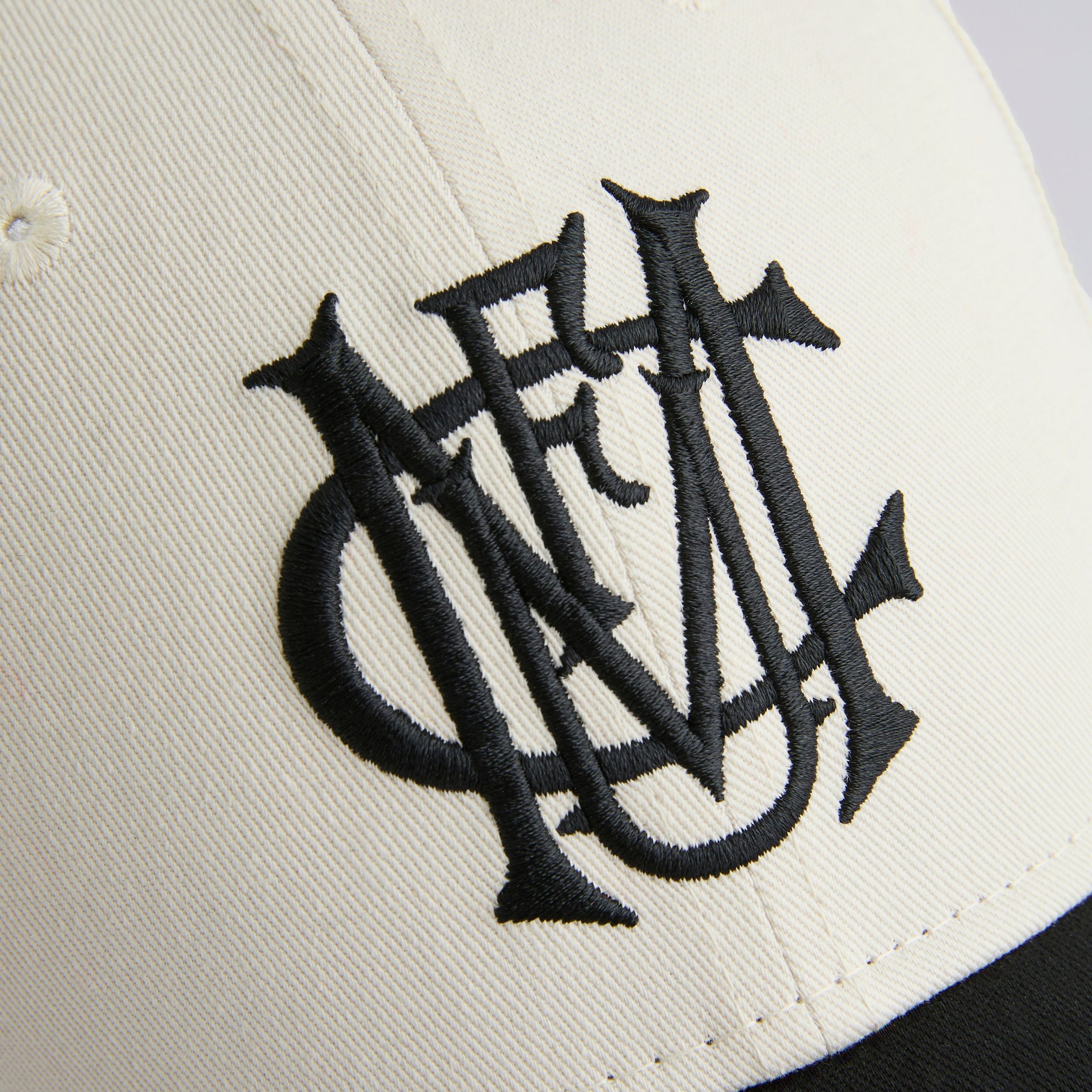 Manchester United x New Era Womens 9Forty Contrast Cap Cream Beige Detail [5-5]