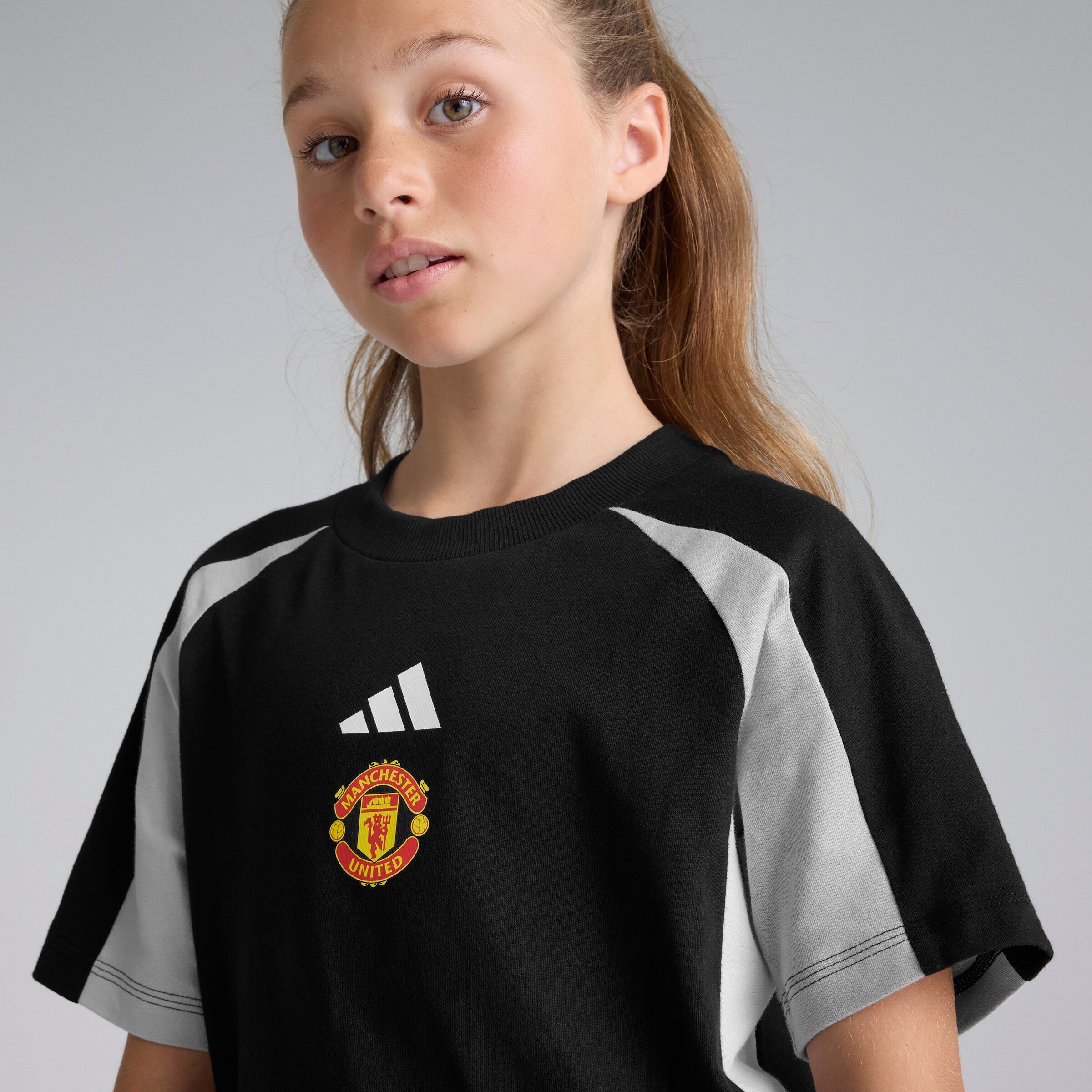 Manchester United x adidas Kids Colourblock T-Shirt Black Black Detail [4-5]