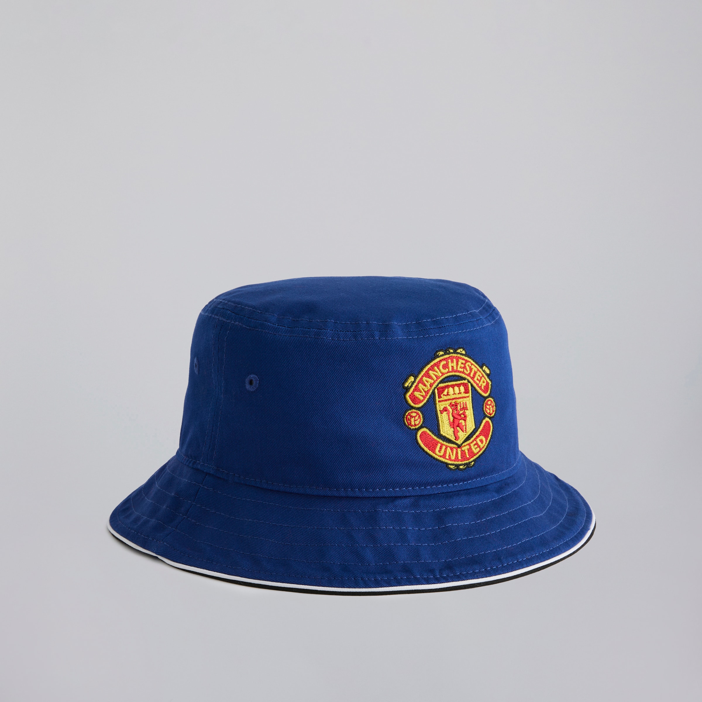 Manchester United x New Era Retro Bucket Hat Blue Azul Detalle [2-5]