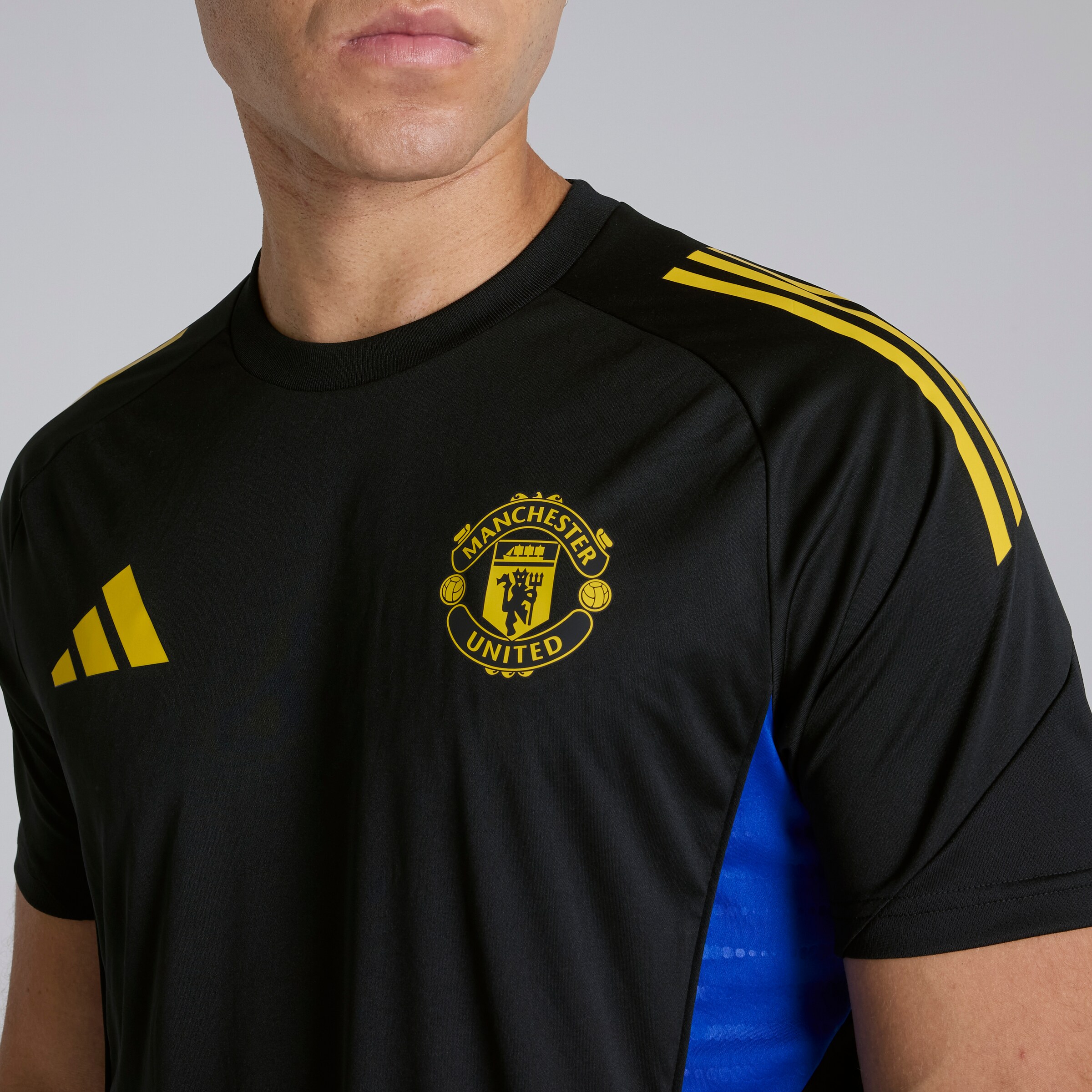Manchester United Tiro 25 Competition Training Jersey Black Detail [4-5]