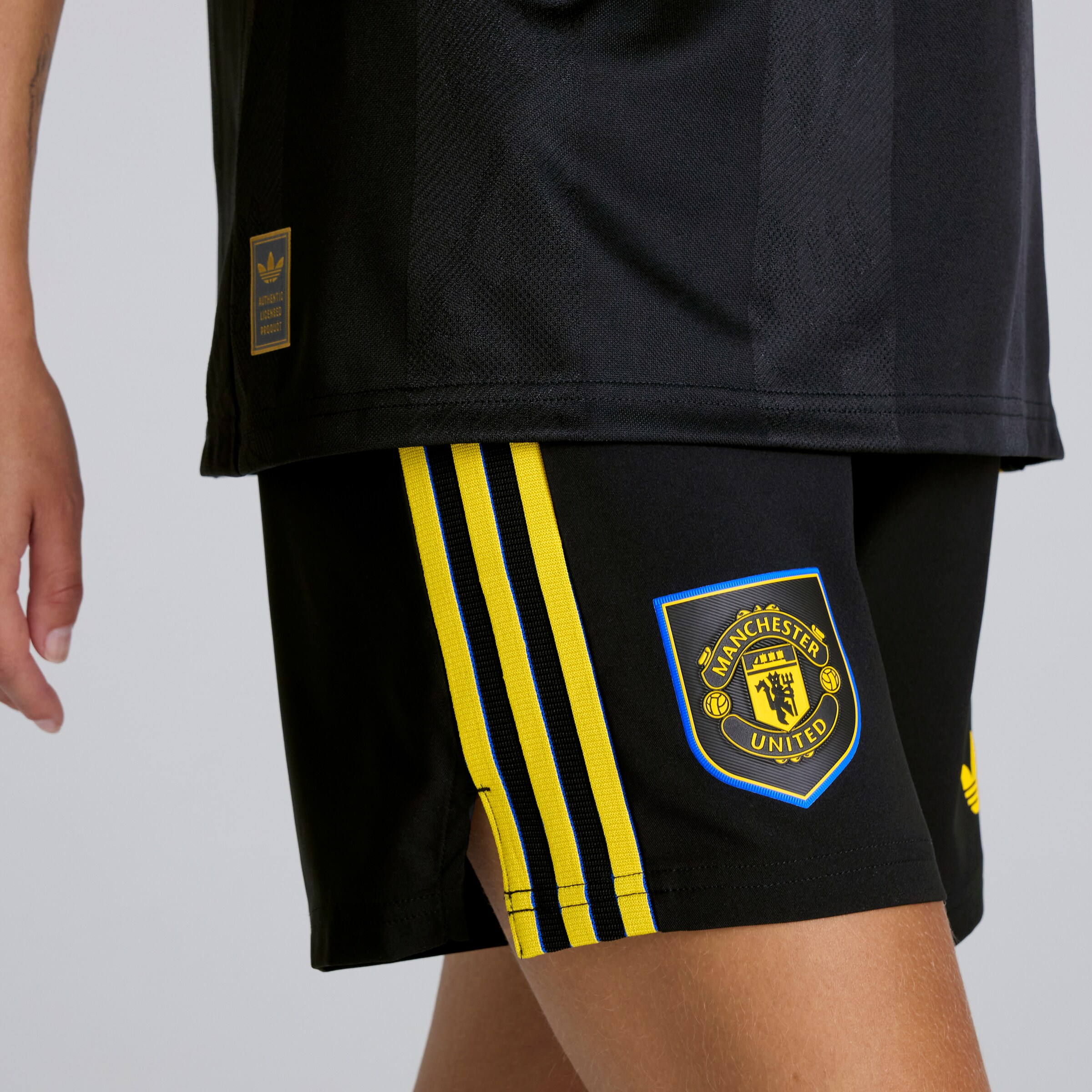 Manchester United 25/26 Womens Third Authentic Shorts Black Black Detail [4-6]