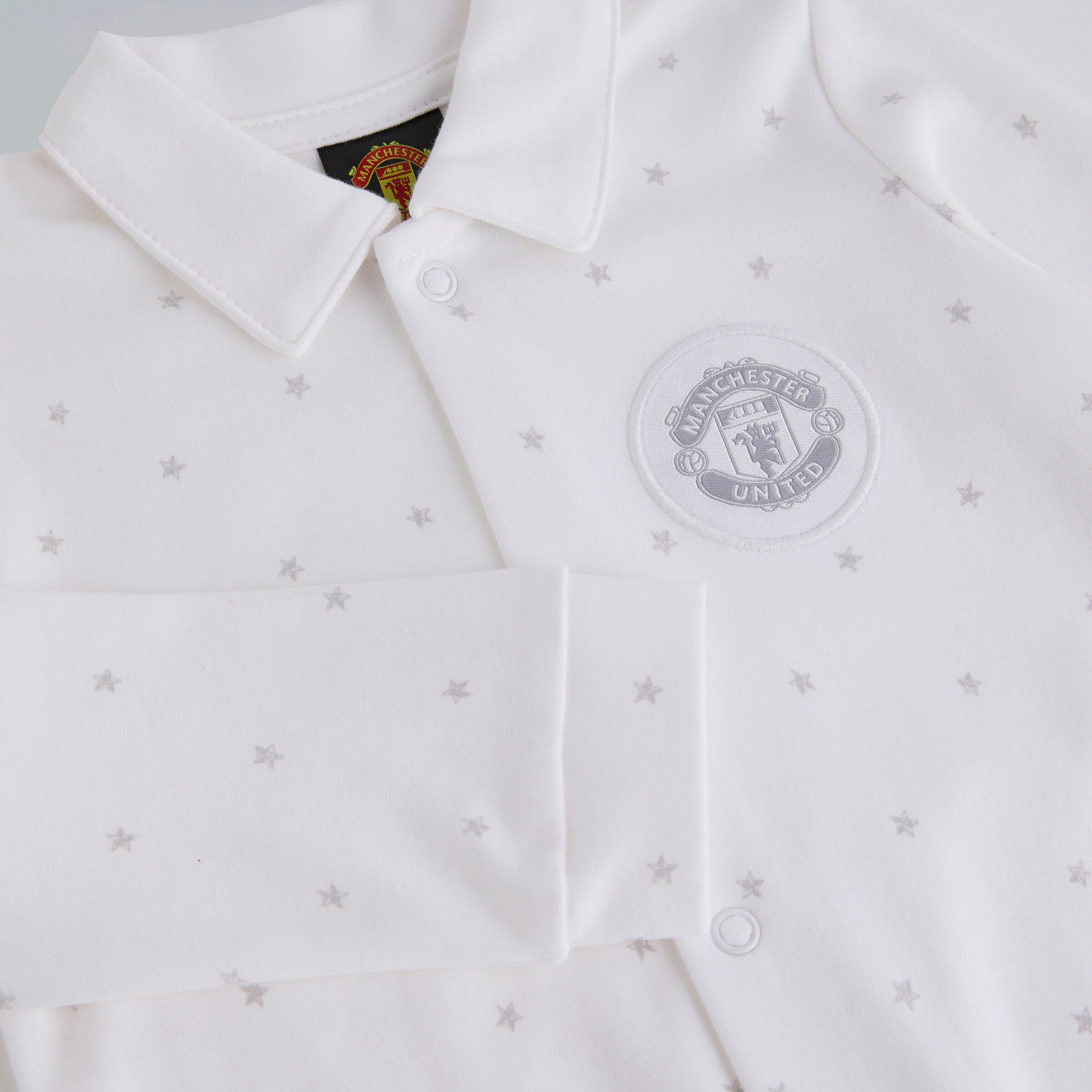 Manchester United Baby Sleepsuit, Bodysuits, Bib, Pants, Gloves & Hat Gift Box White White Detail [3-5]