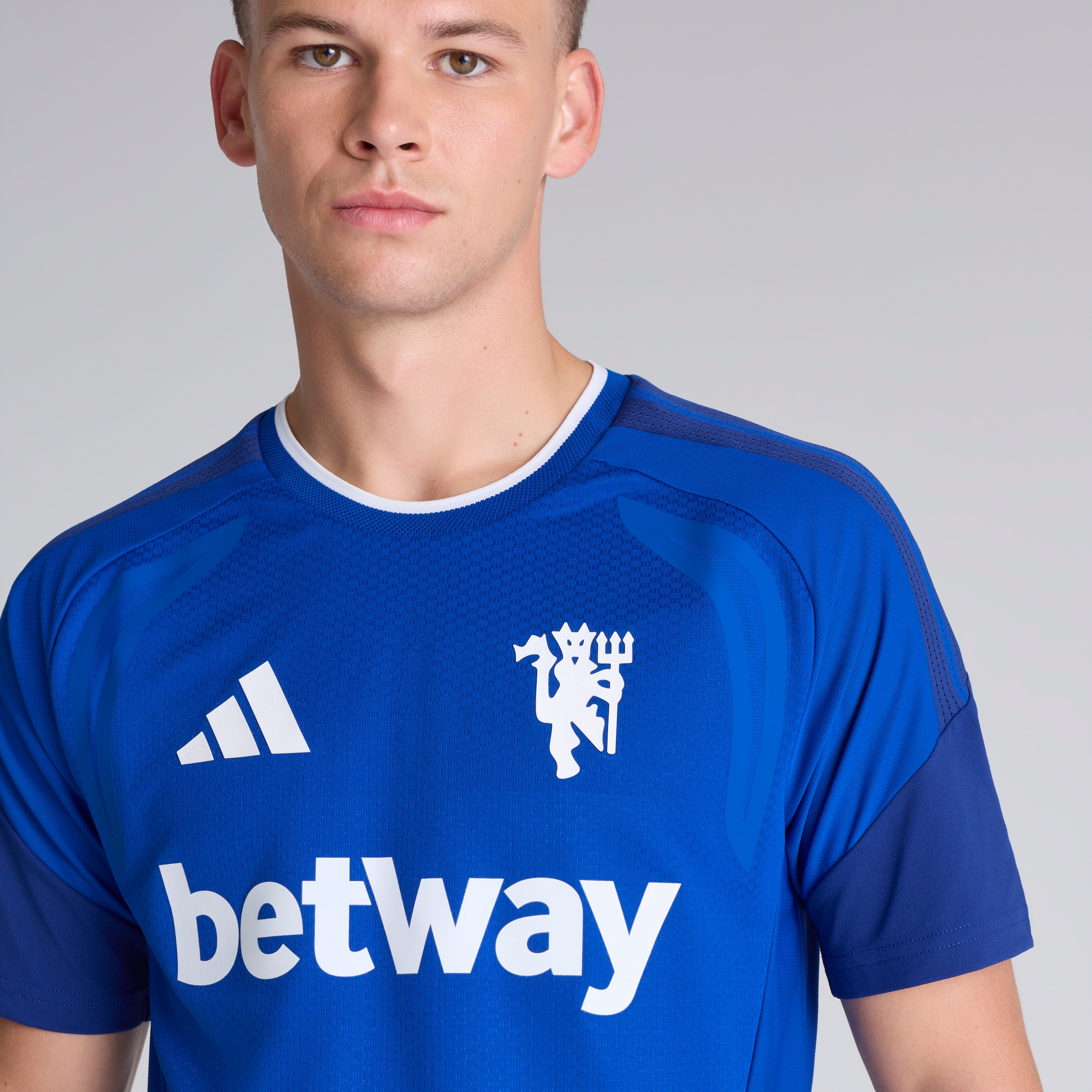 Manchester United 26/27 Cup Training Tiro Authentic Jersey Blue (Sponsored) Blau Detail [4-5]