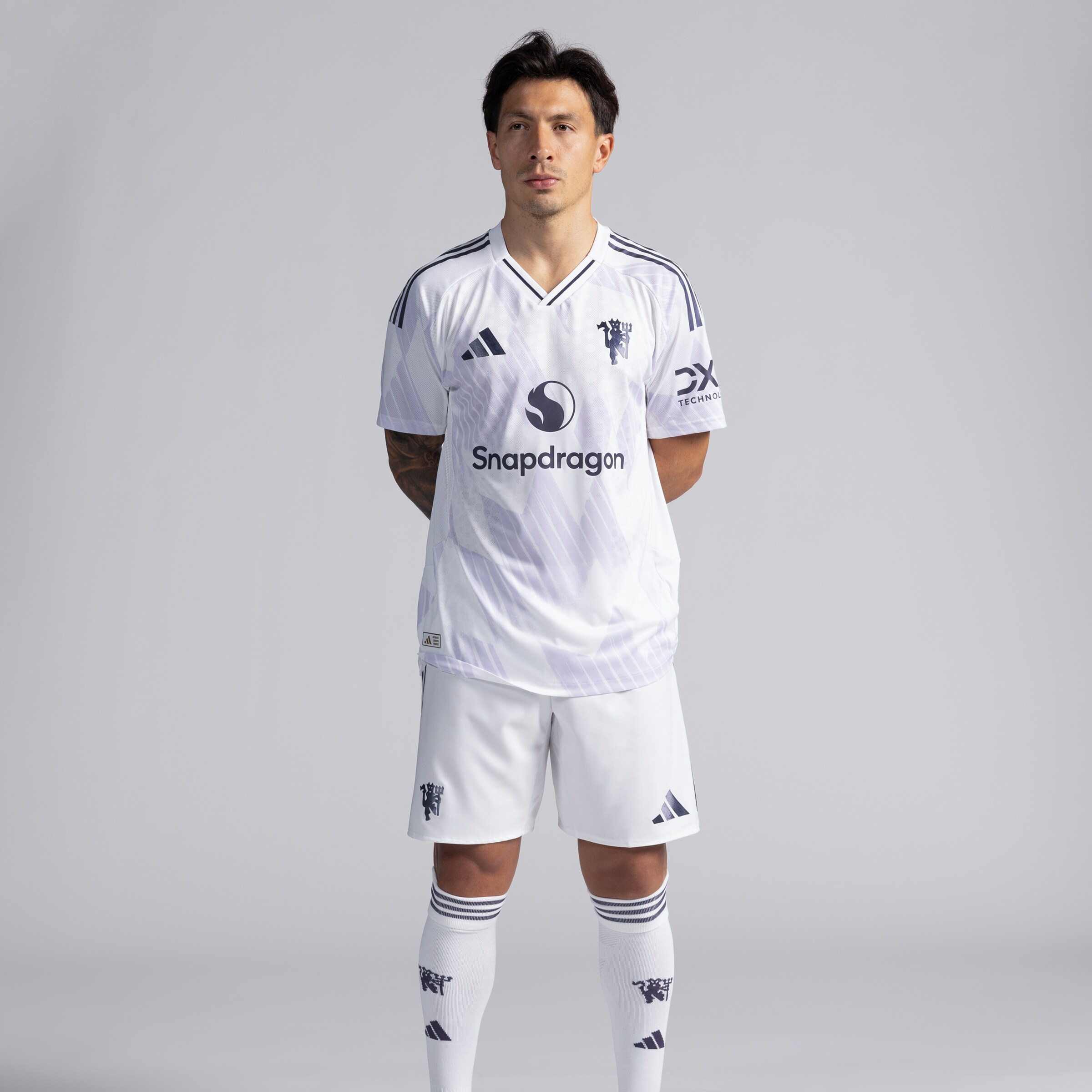 Manchester United 25/26 Away Authentic Jersey Blanc Détail [3-5]