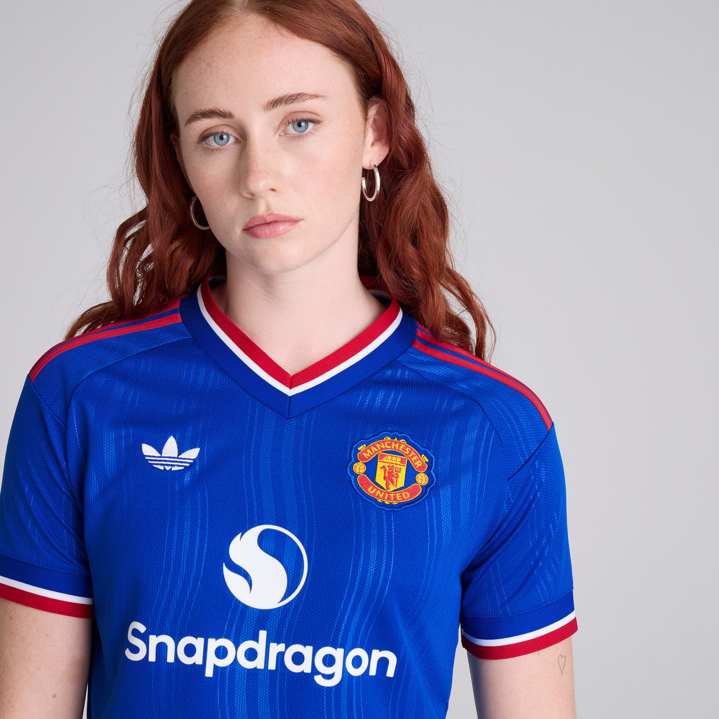 Manchester United Womens 26/27 Away Cropped Jersey Blue Detail [4-5]