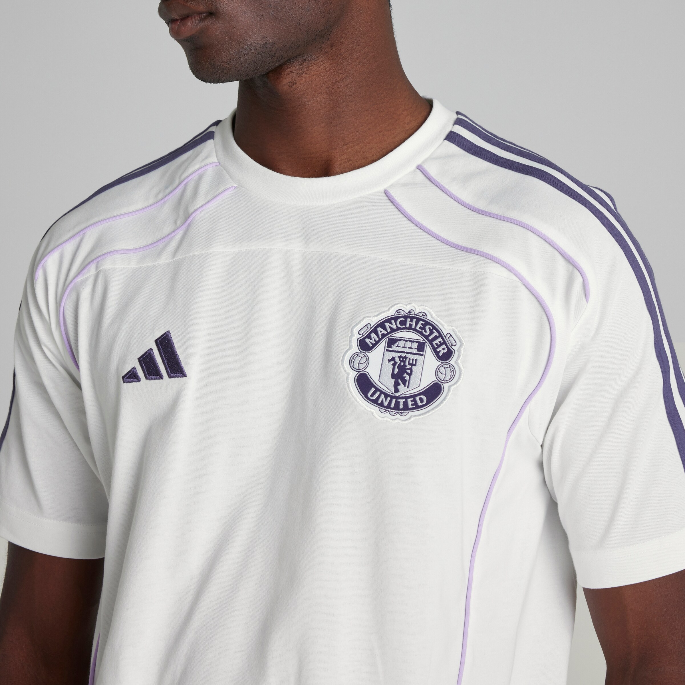 Manchester United x adidas Urban Purist T-Shirt White White Detail [4-5]