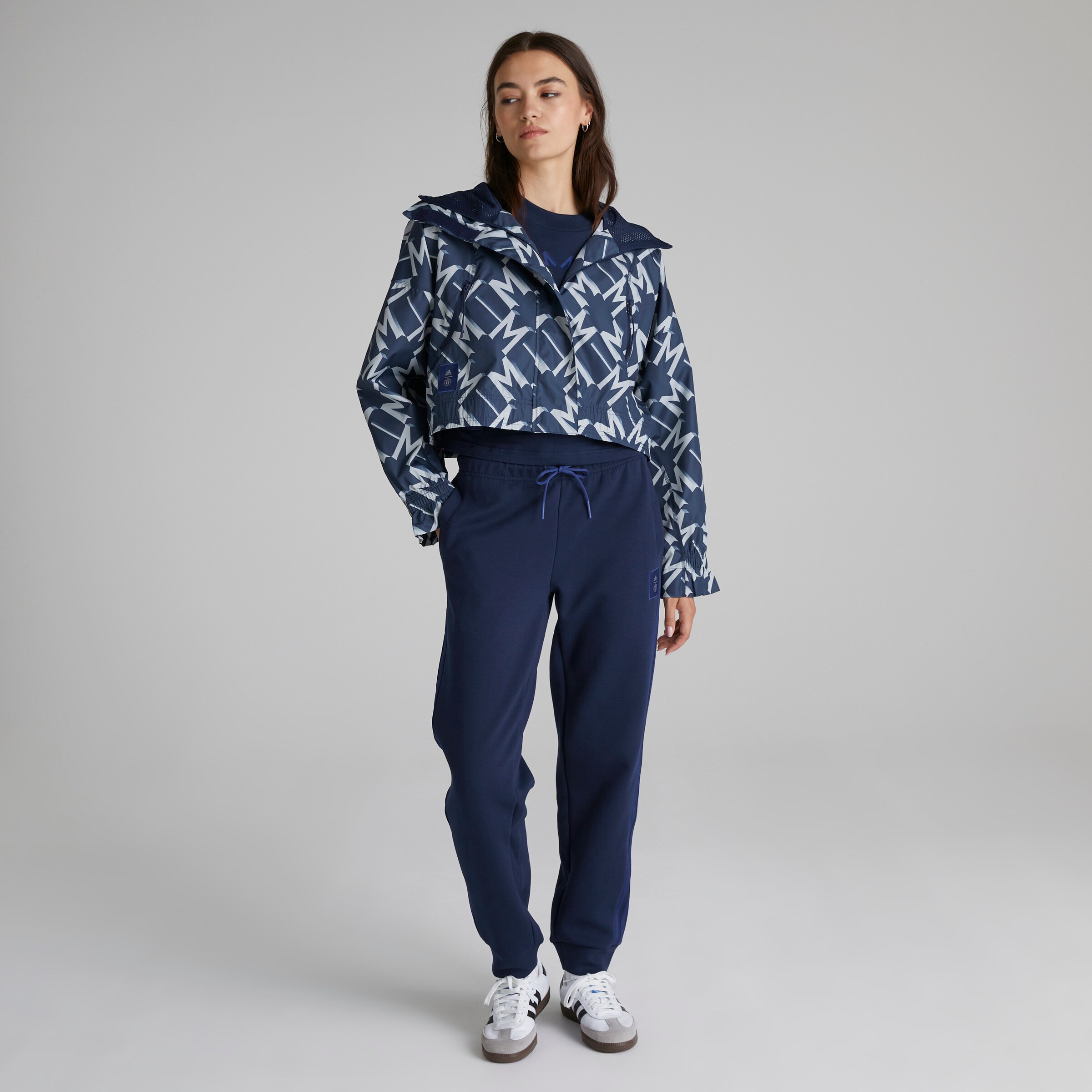 Manchester United x adidas Womens SZN Windbreaker Jacket Blue Blue Detail [3-6]