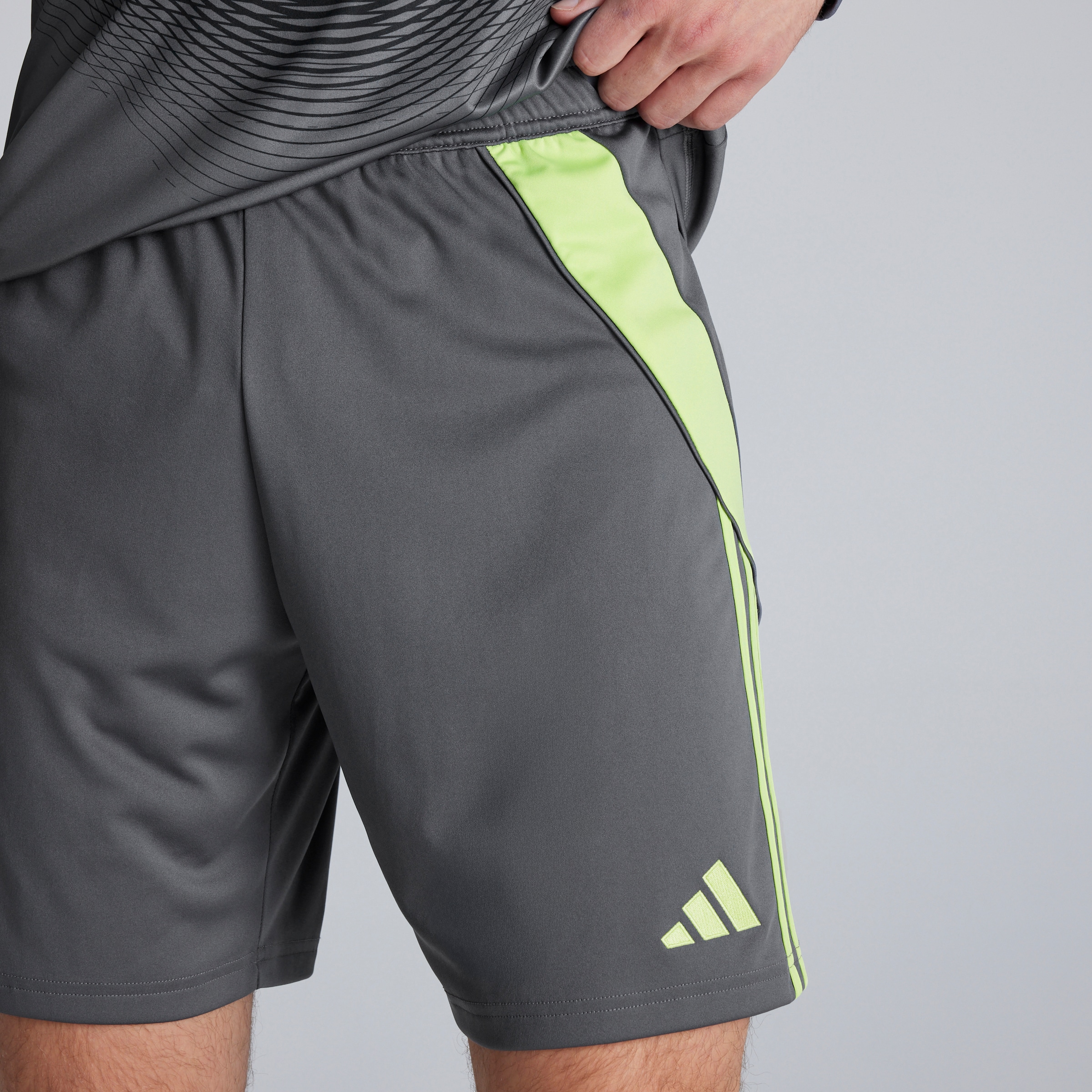 Manchester United 25/26 Goalkeeper Shorts 绿色 细节 [4-6]