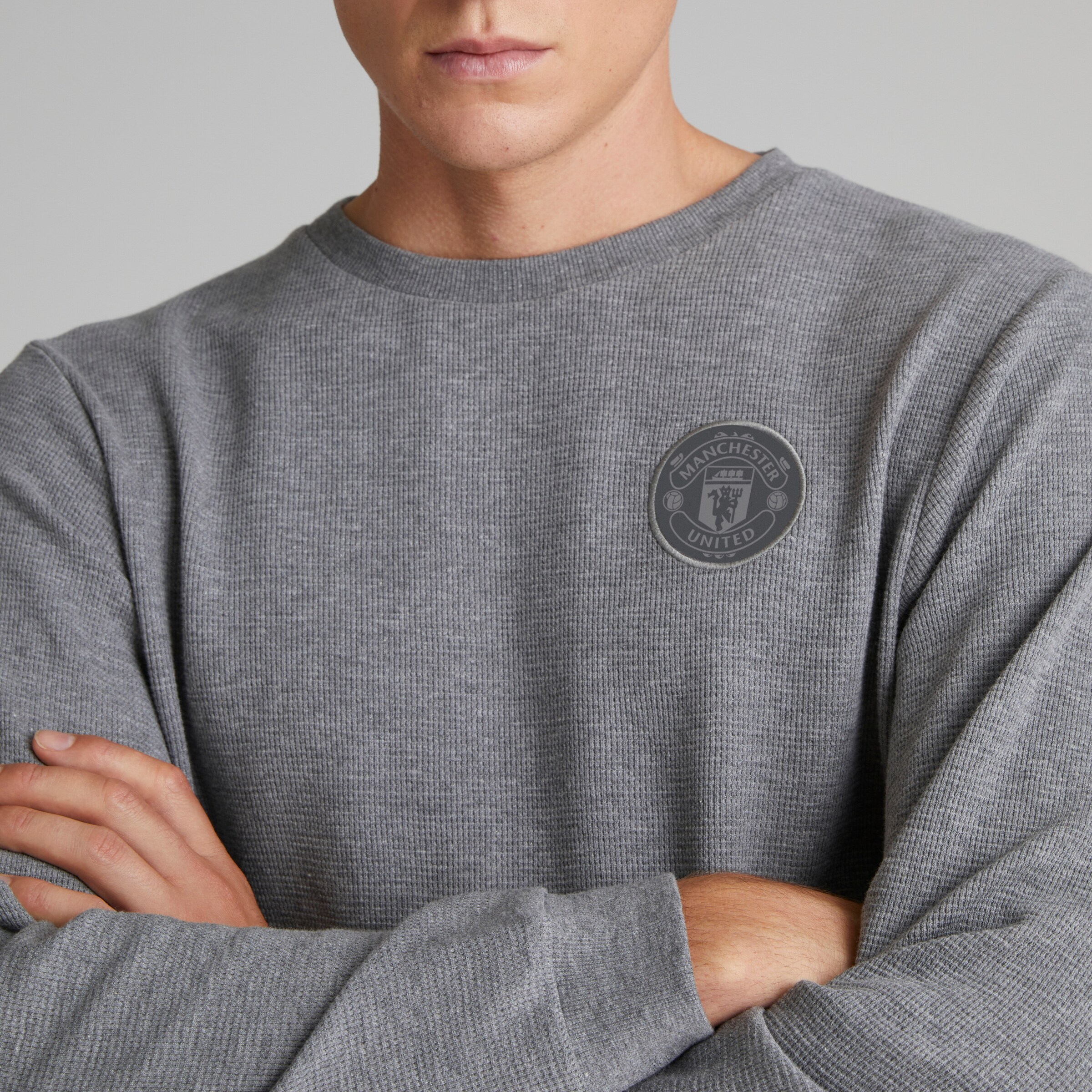 Manchester United Mens Waffle Long Sleeve Pyjama Set Grey Detail [5-6]