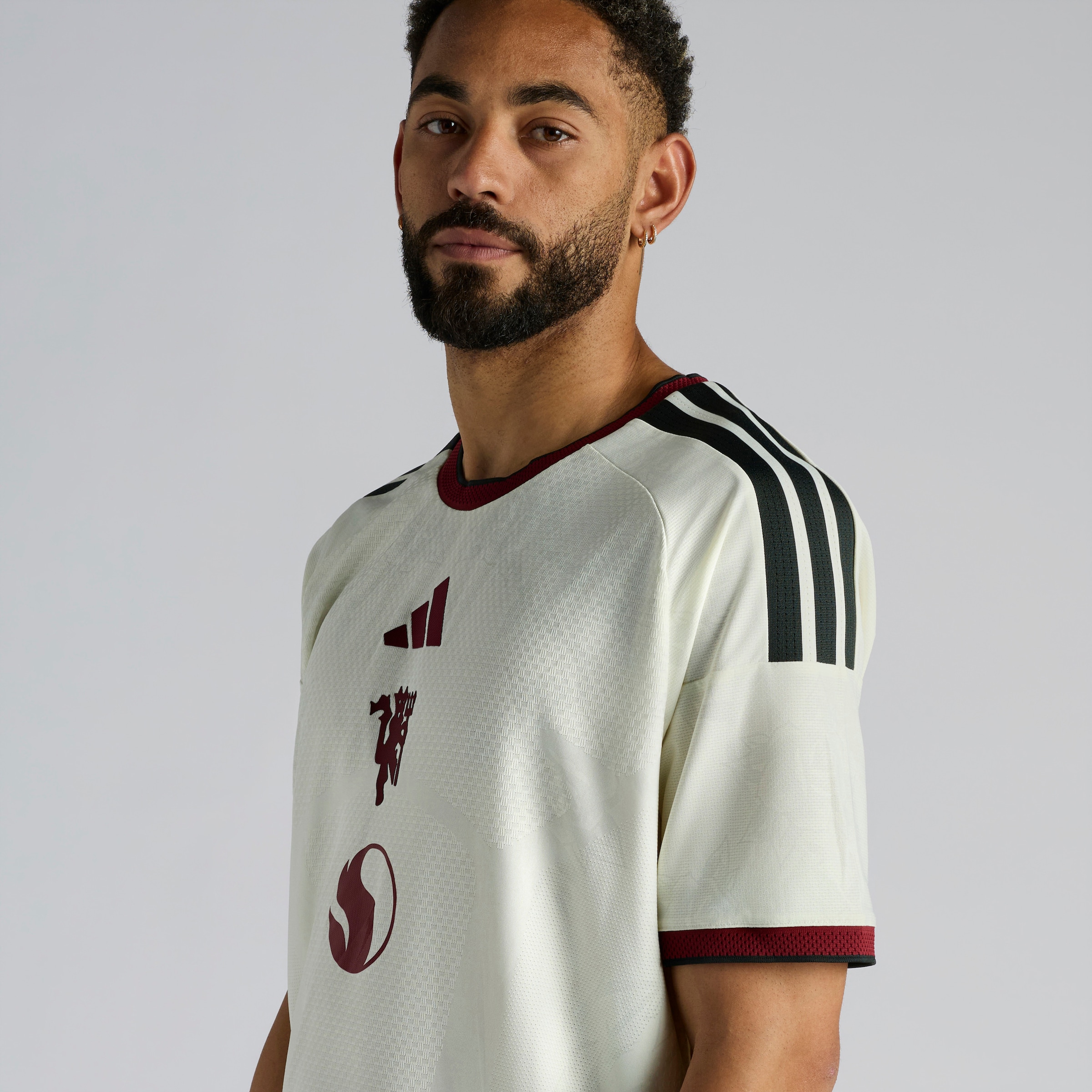 Manchester United 26/27 Third Authentic Jersey Beige Détail [4-6]