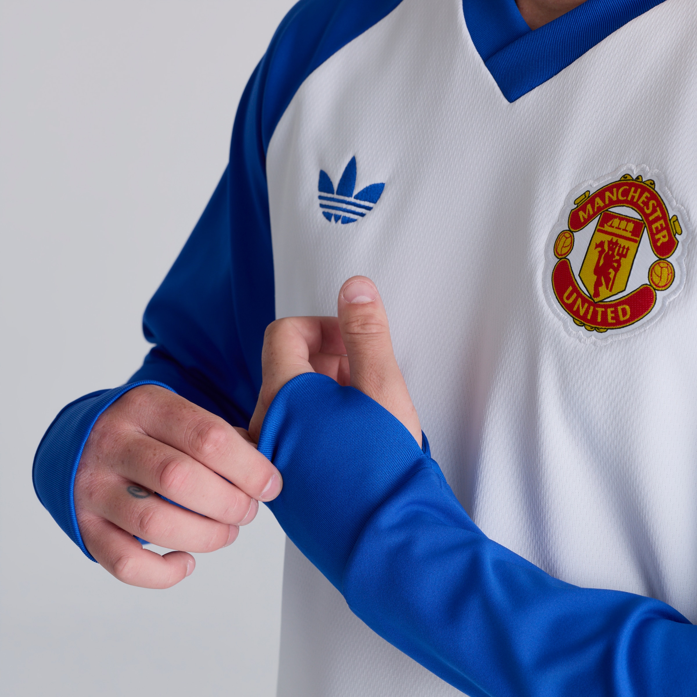Manchester United 26/27 Away Pre Match Warm Top Blanc Détail [3-6]