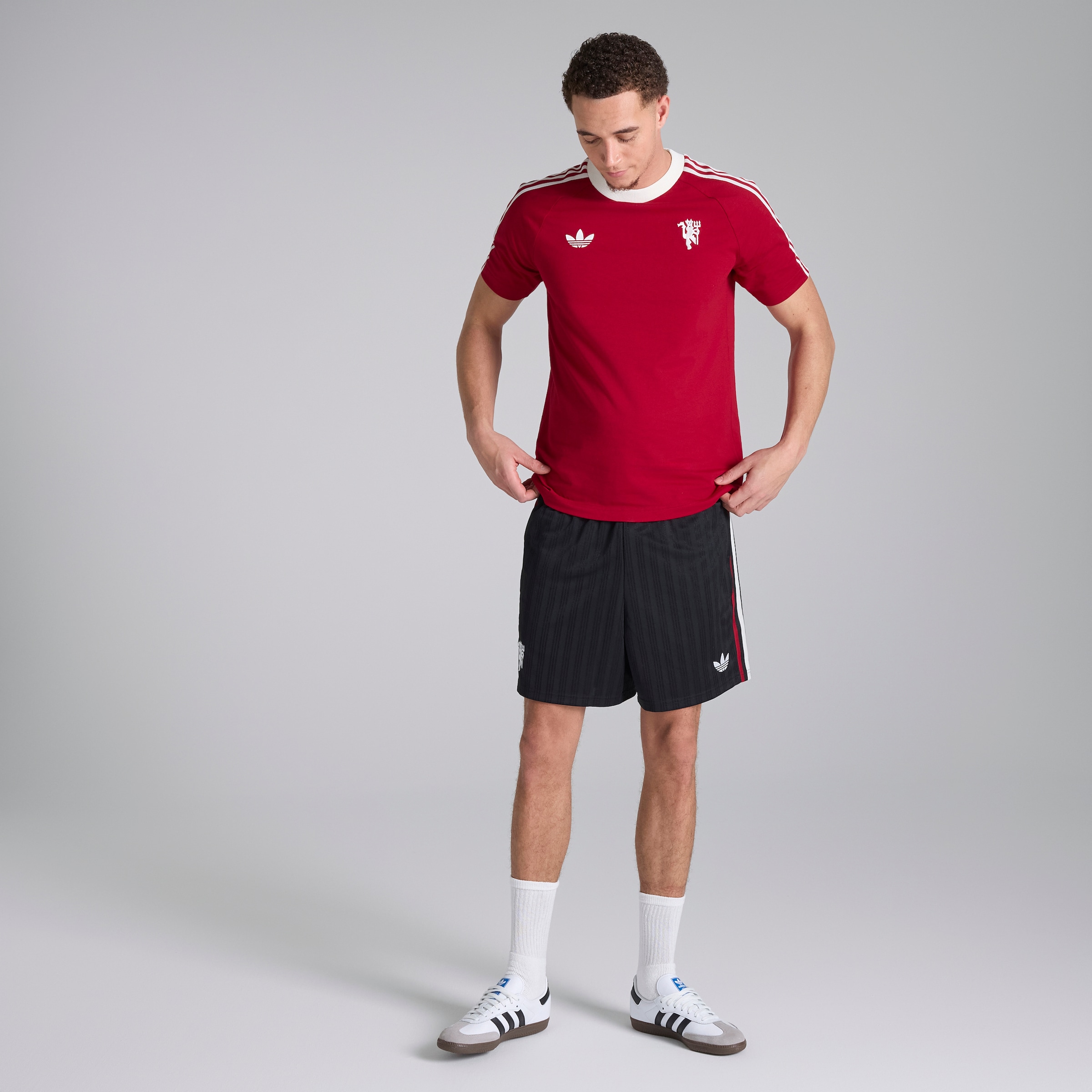 Manchester United x adidas Originals T-Shirt Red Red Detail [3-5]