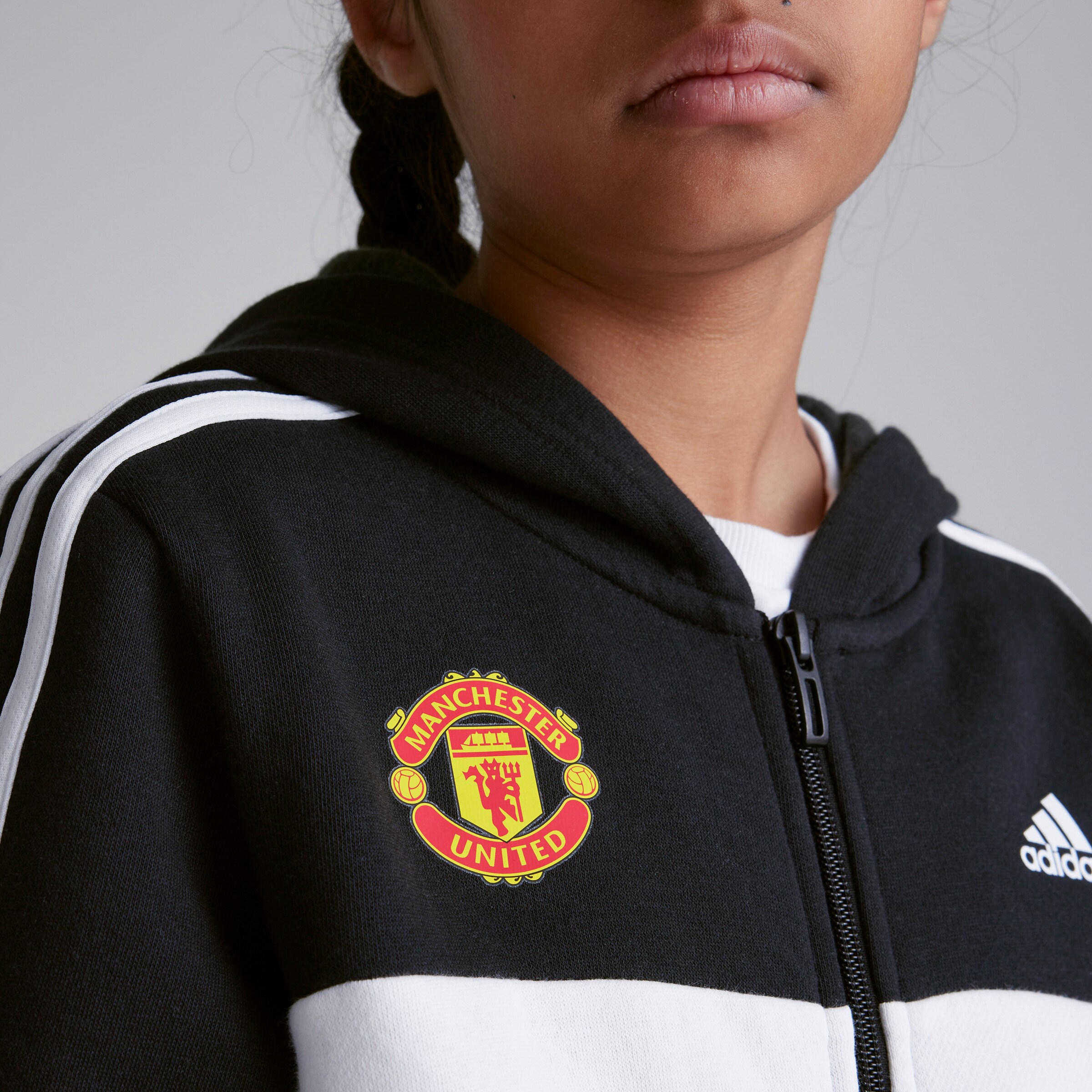 Manchester United x adidas Kids Tiberio 3-Stripes Colourblock Fleece Tracksuit Black/Red Noir Détail [7-7]