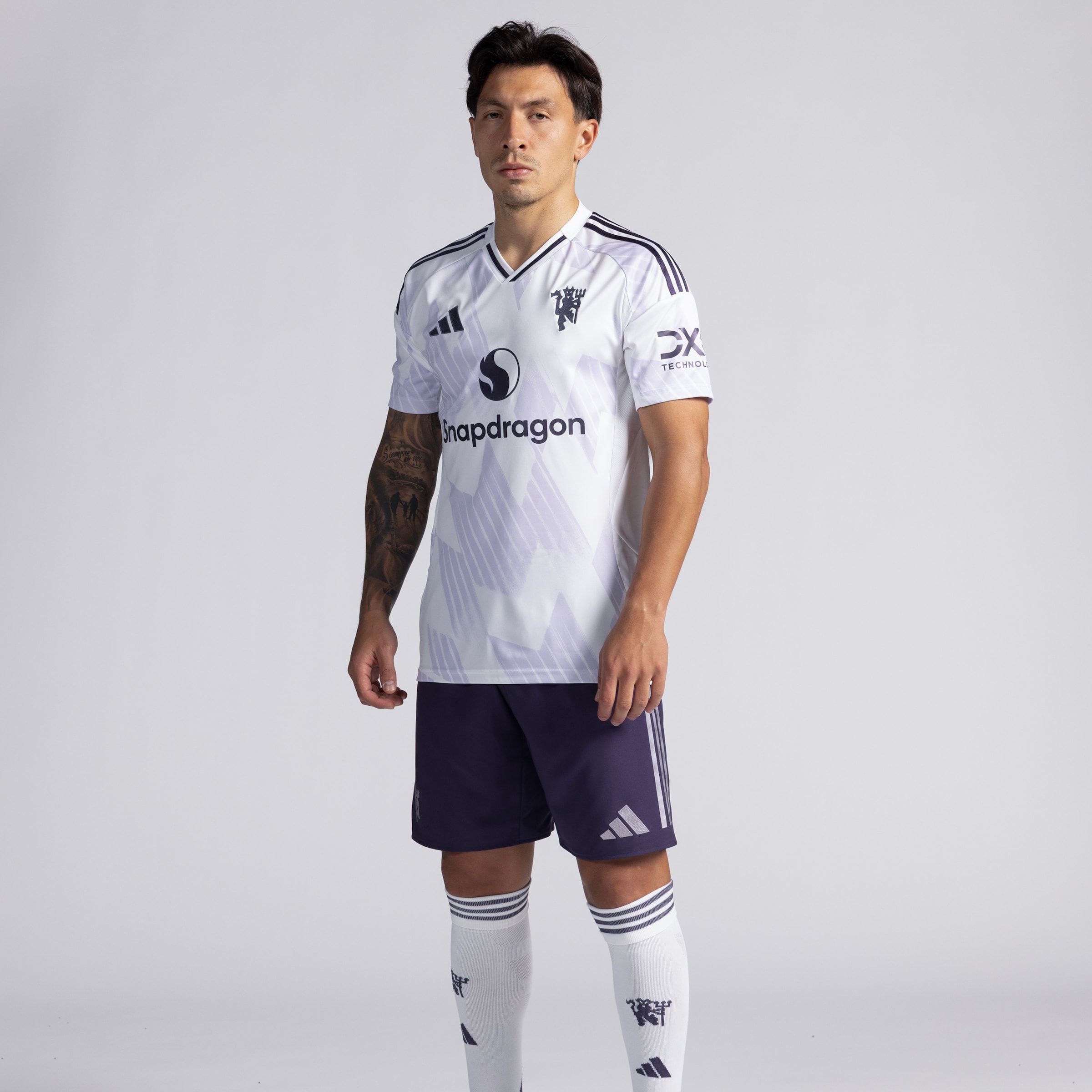 Manchester United 25/26 Home Jersey with Martinez 6 EPL Printing & Badge Blanc Détail [3-5]